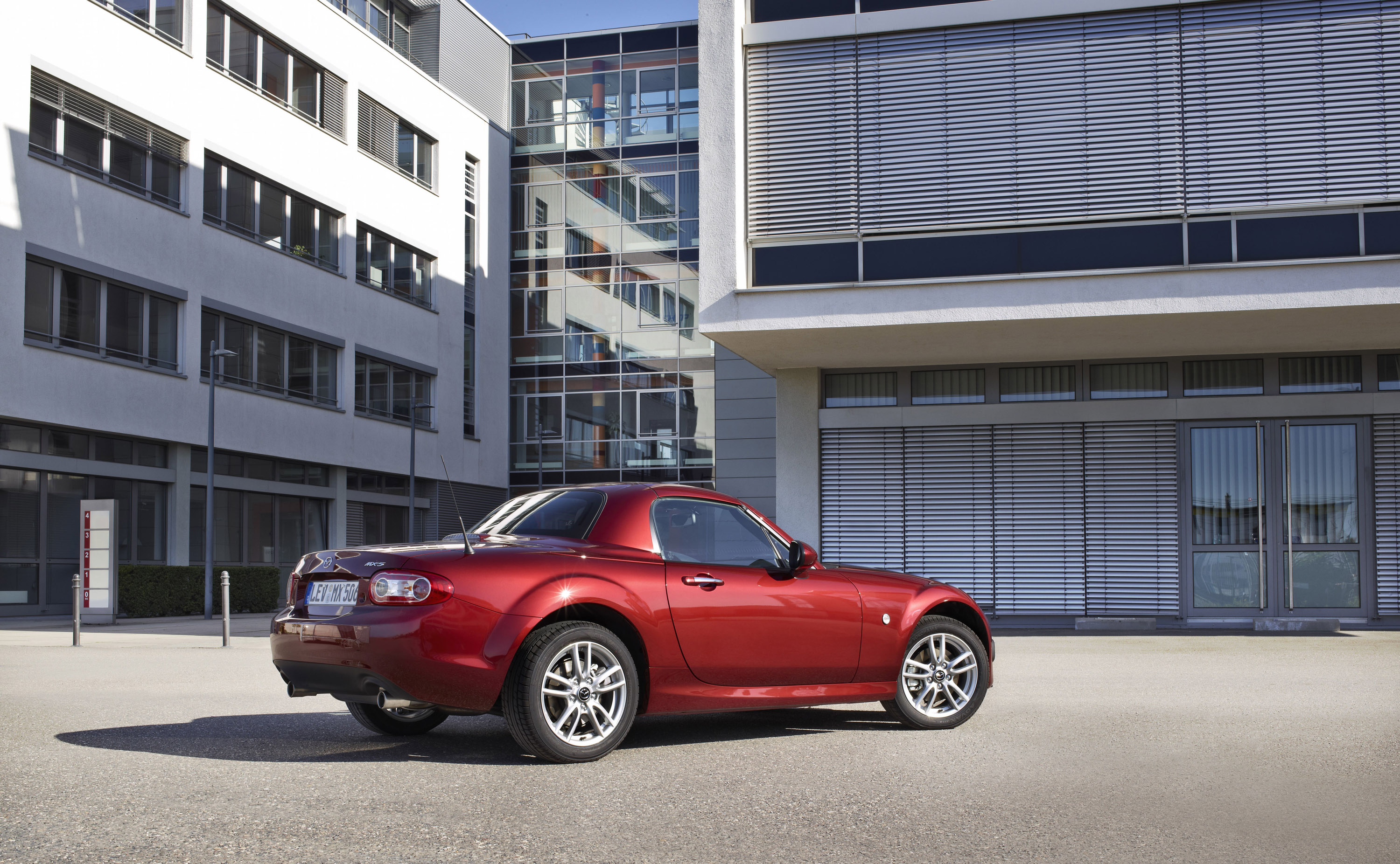 Mazda MX-5 Roadster Coupe photo #28
