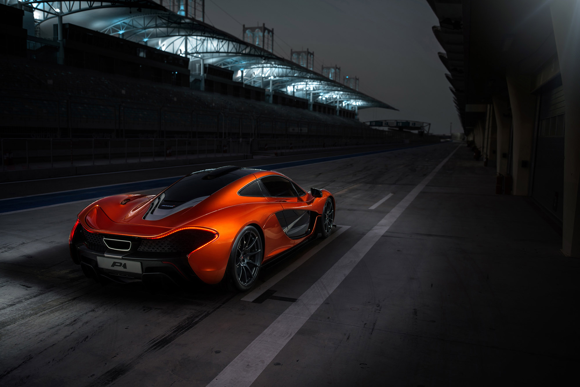 McLaren P1 photo #21