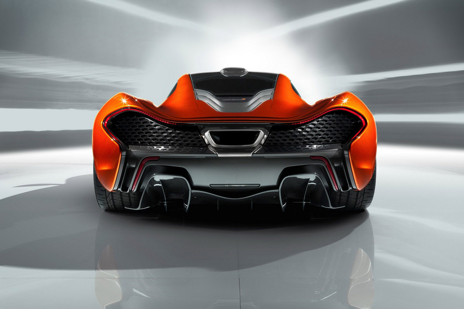 McLaren P1 photo #25