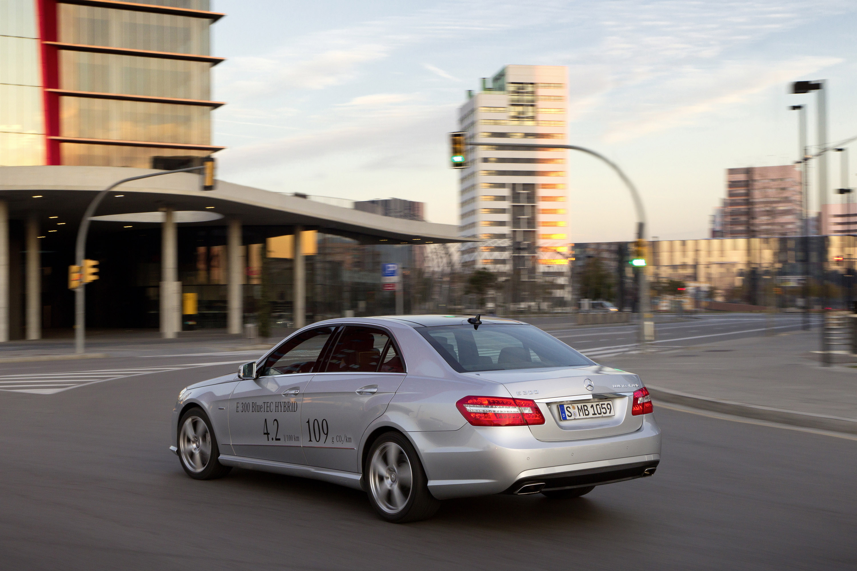 Mercedes-Benz E300 BlueTEC HYBRID photo #15