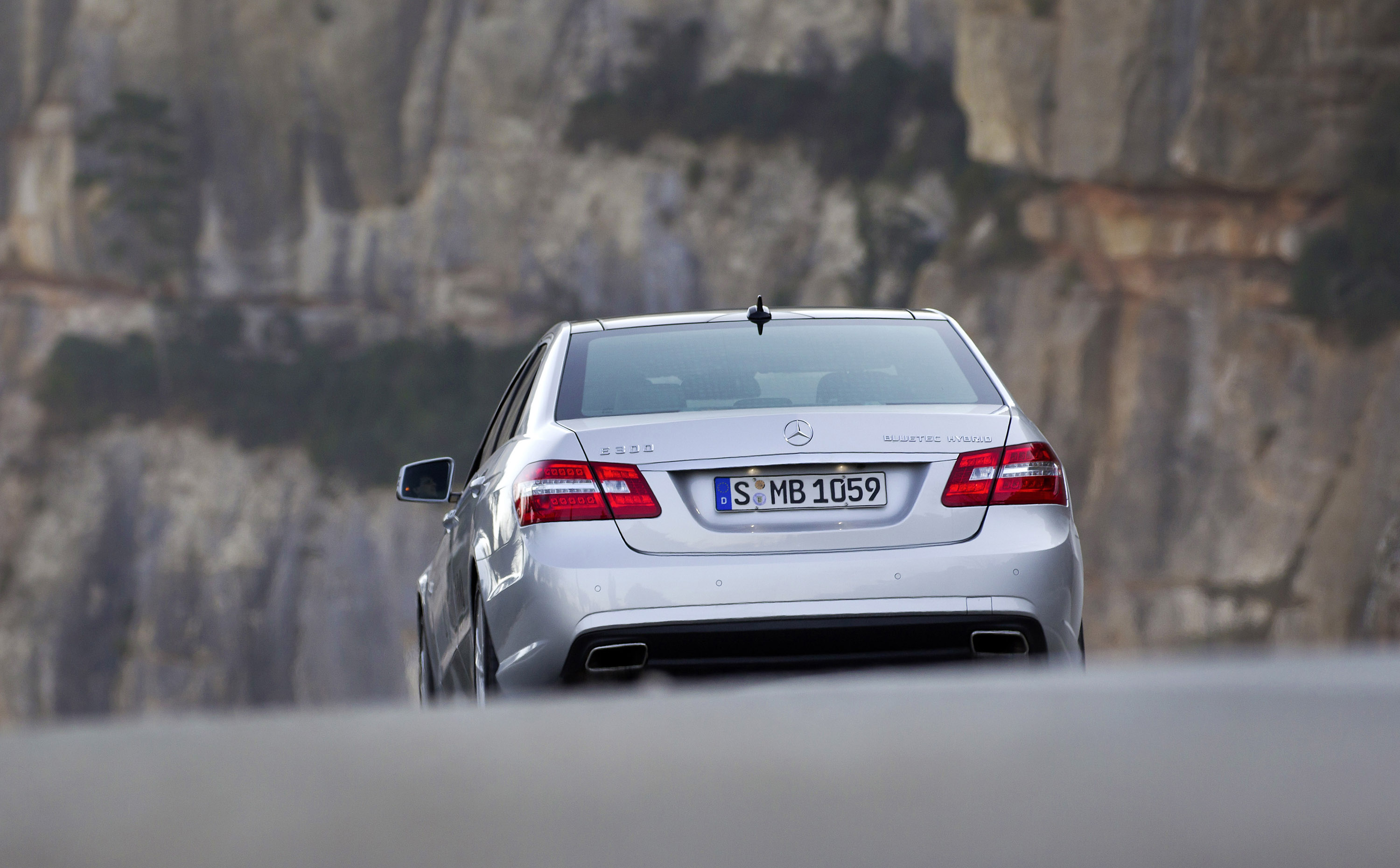 Mercedes-Benz E300 BlueTEC HYBRID photo #18