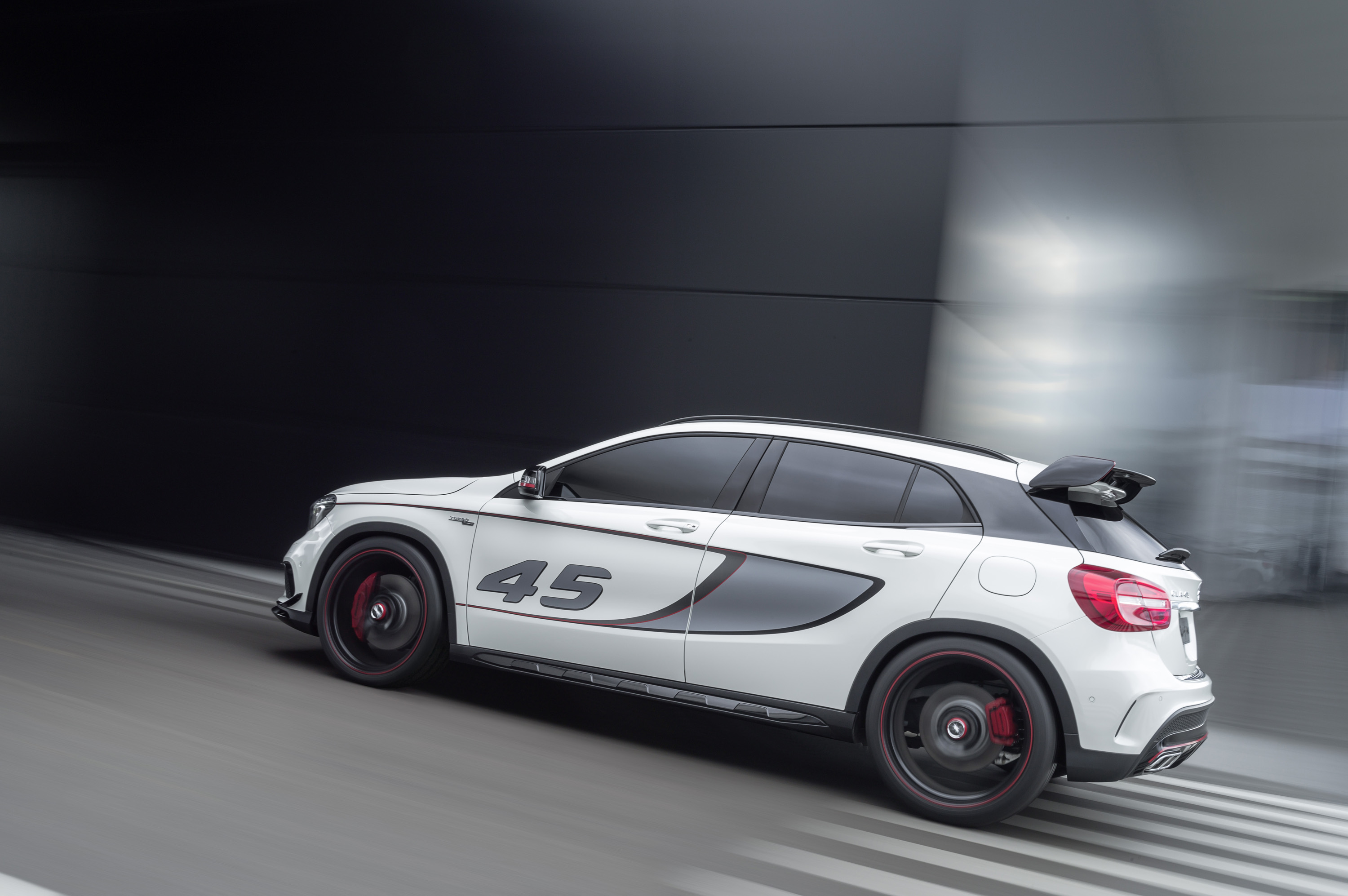 Mercedes-Benz GLA 45 AMG Concept photo #6