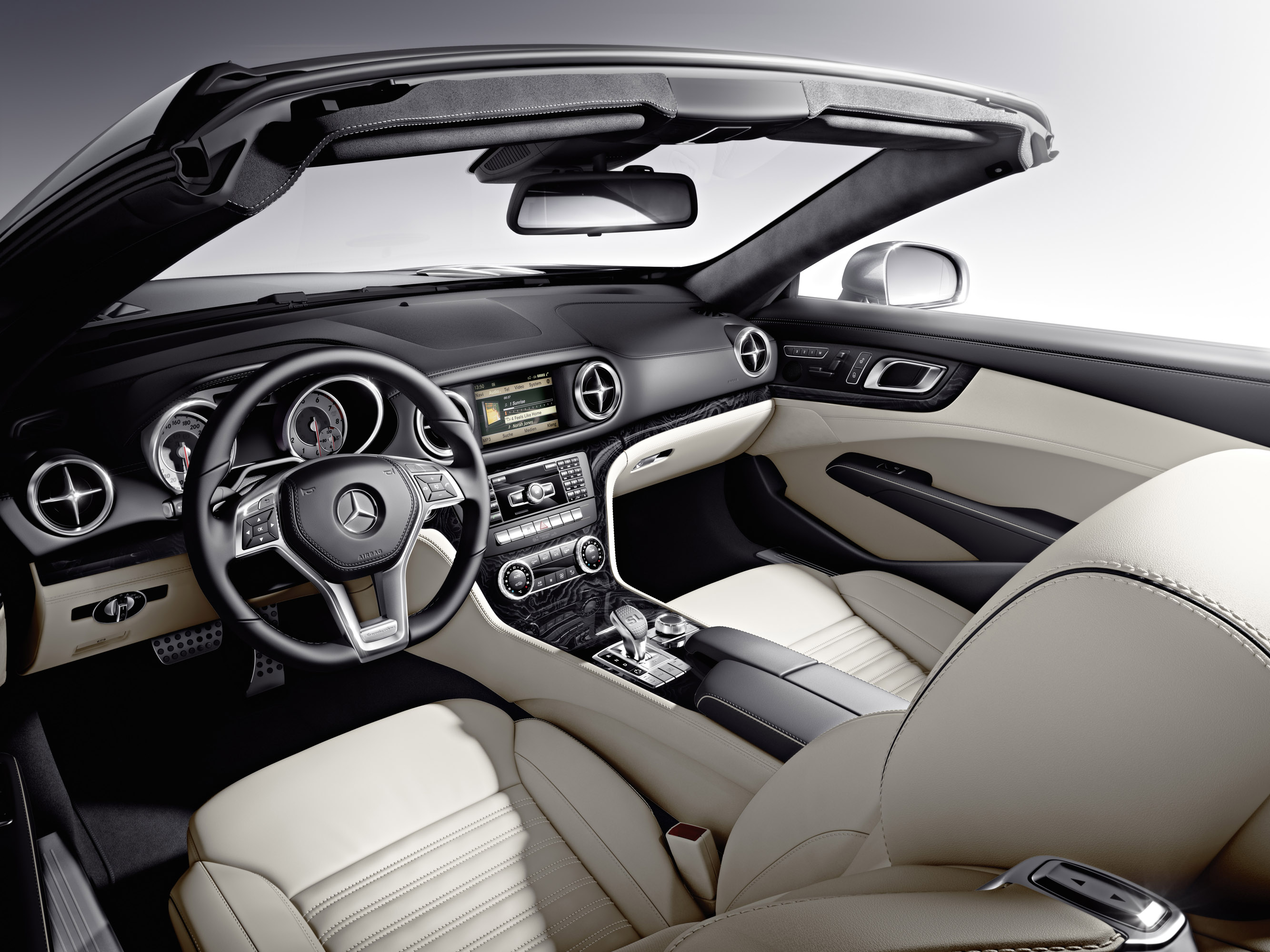Mercedes-Benz SL-Class photo #21