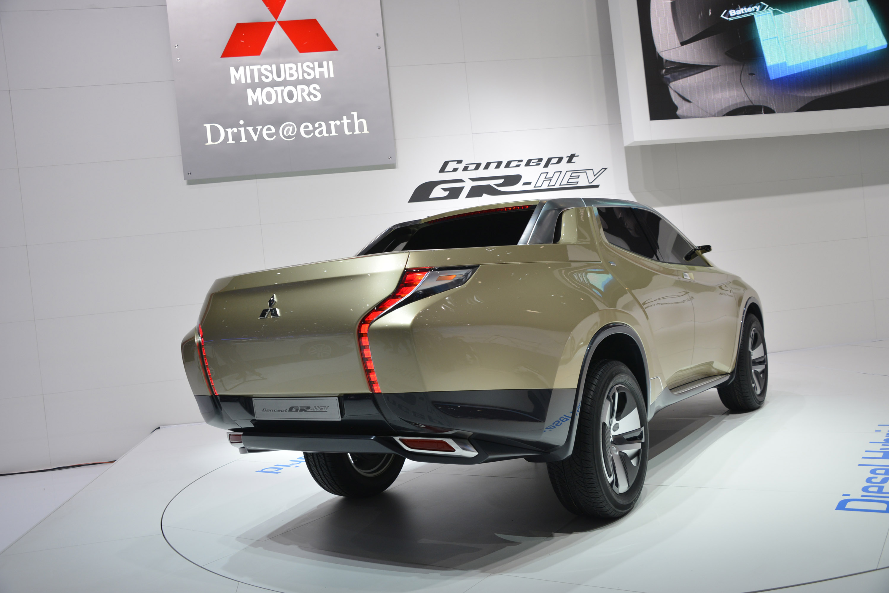 Mitsubishi GR-HEV Concept photo #10