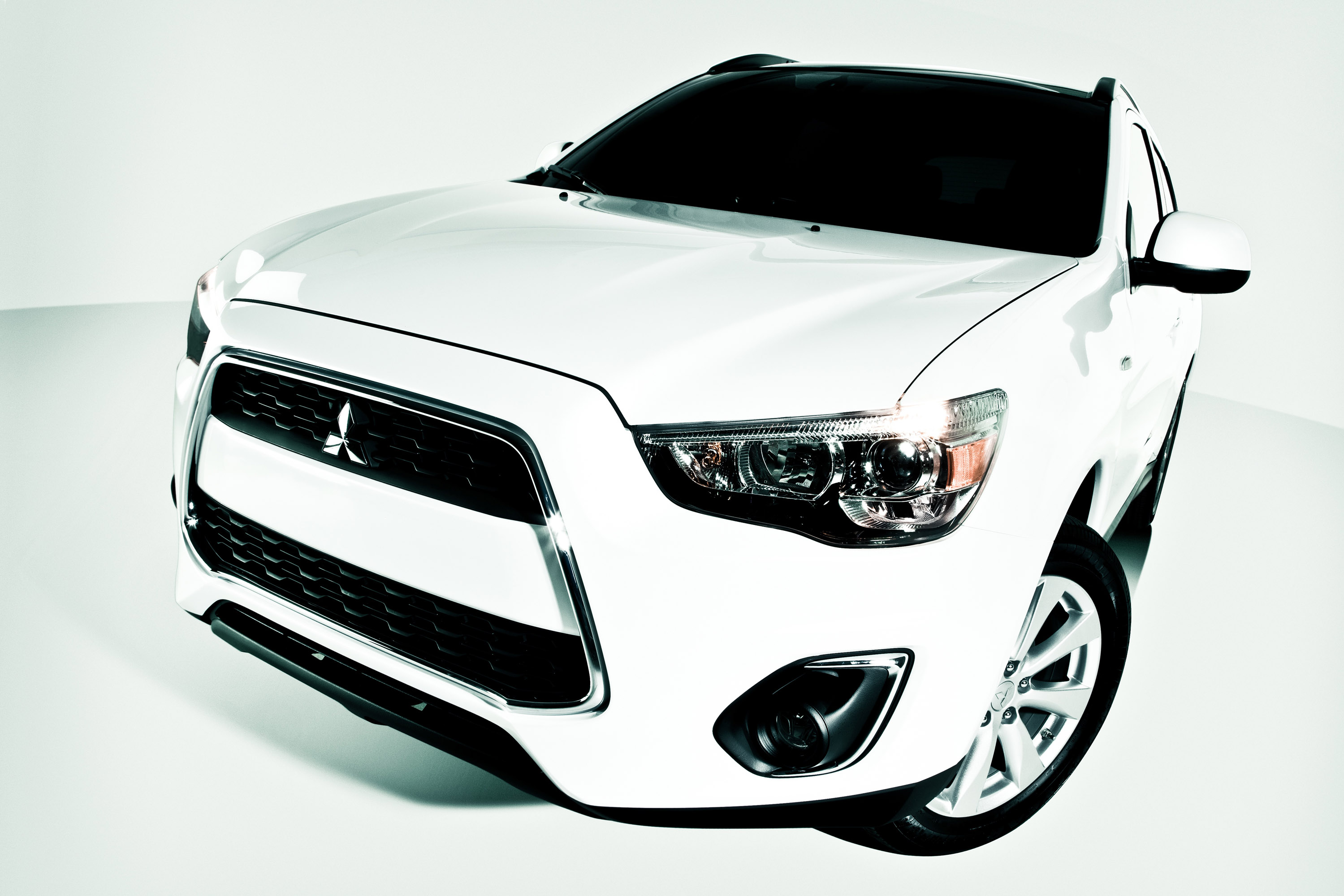 Mitsubishi Outlander Sport photo #1