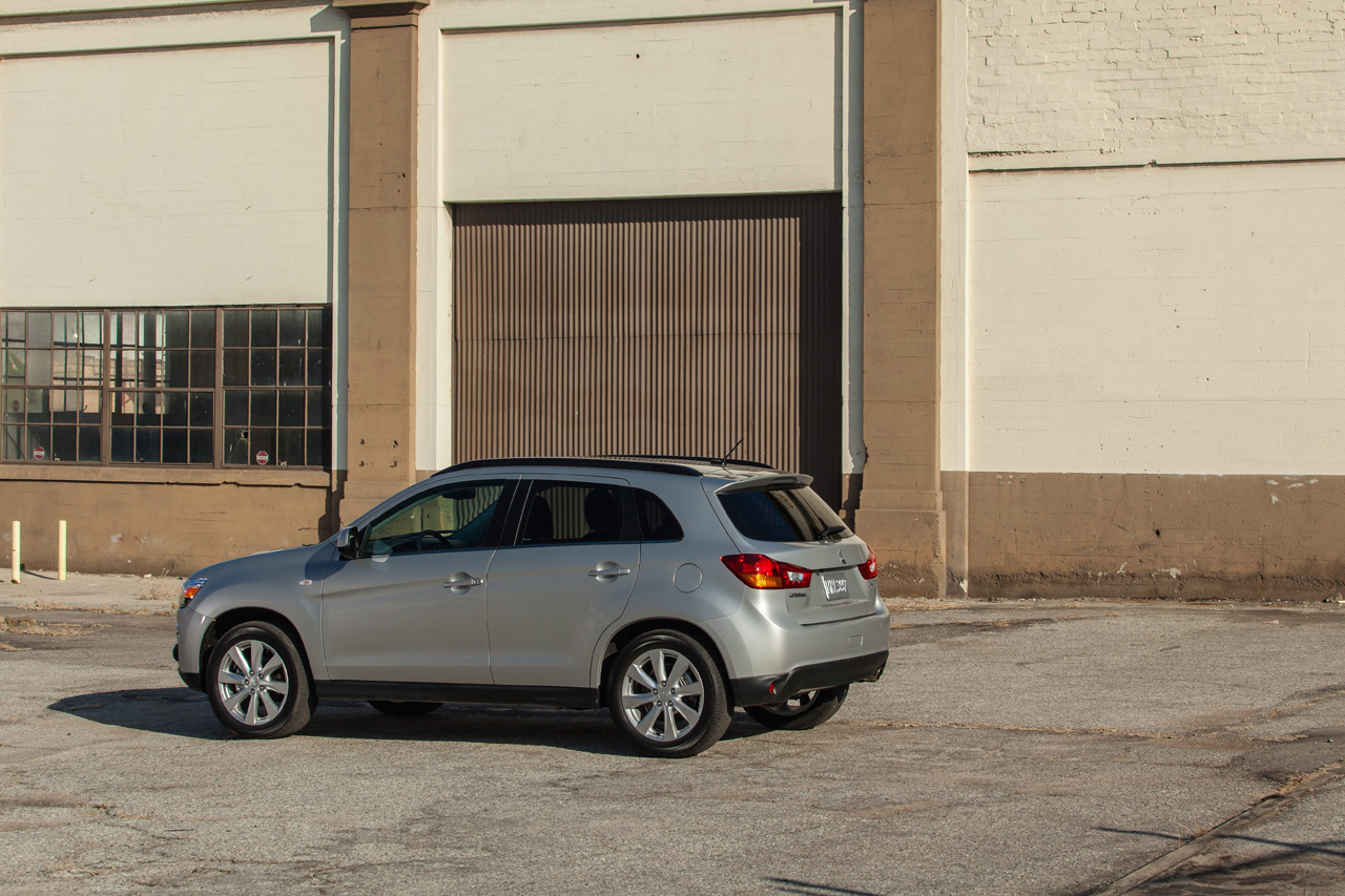 Mitsubishi Outlander Sport photo #22