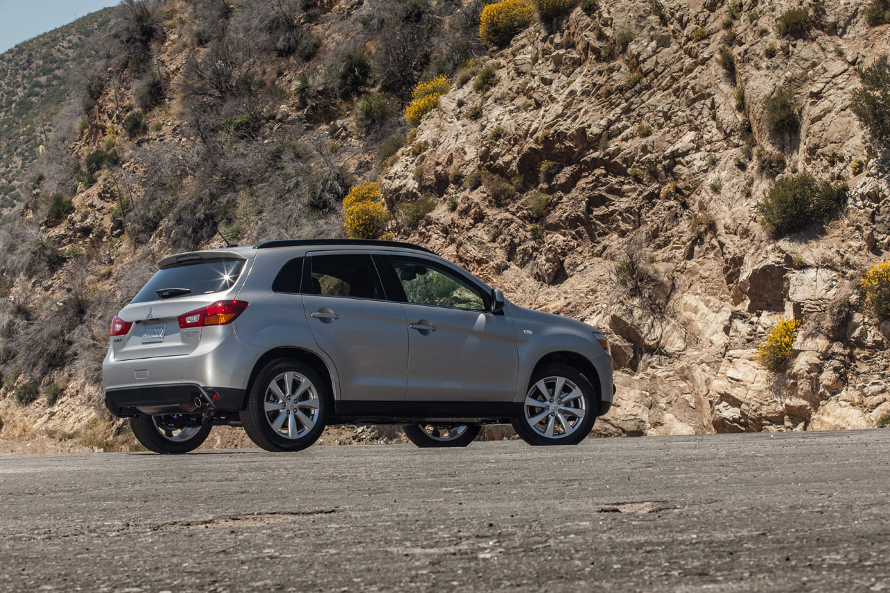 Mitsubishi Outlander Sport photo #29