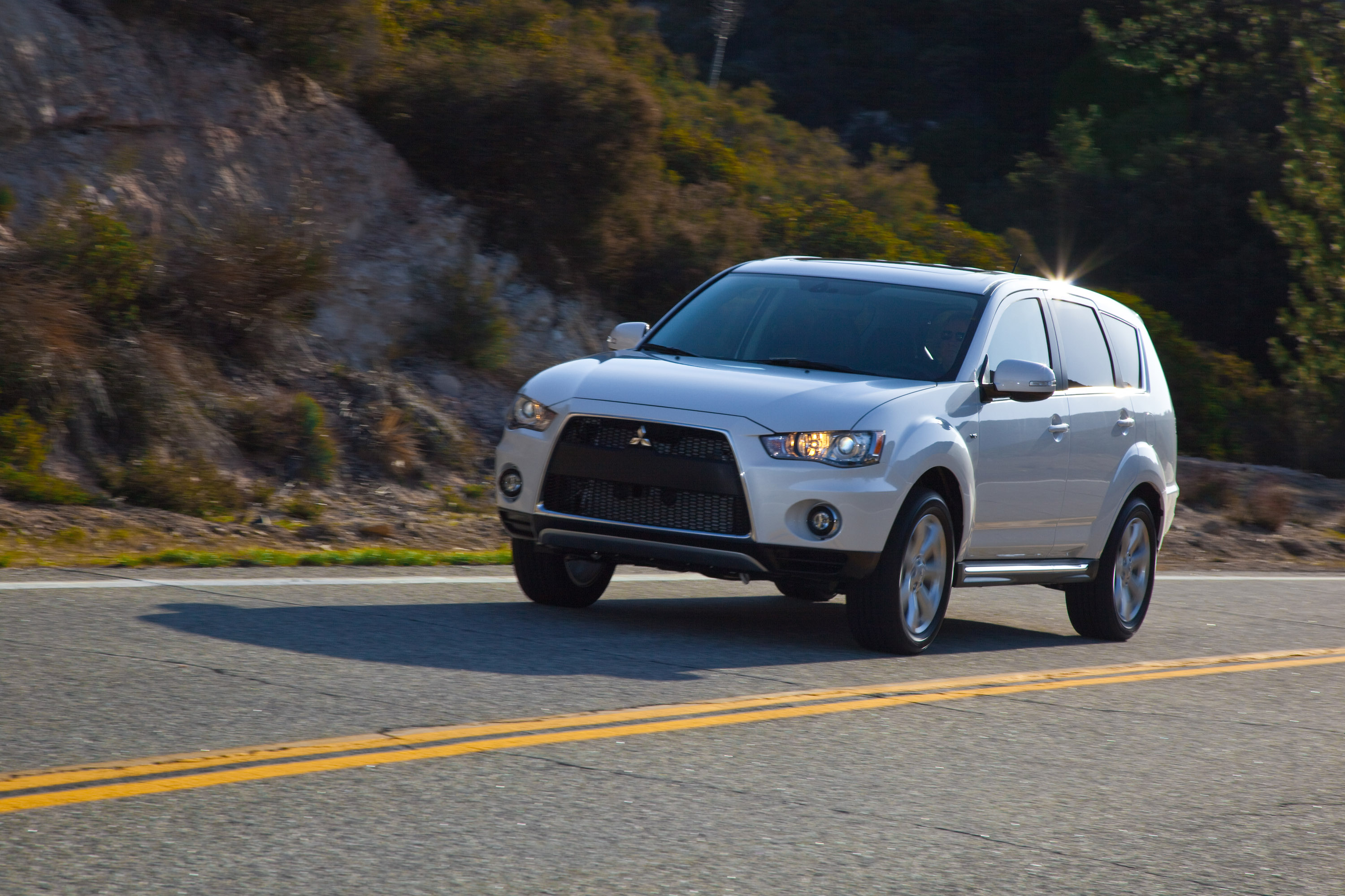 Mitsubishi Outlander photo #2