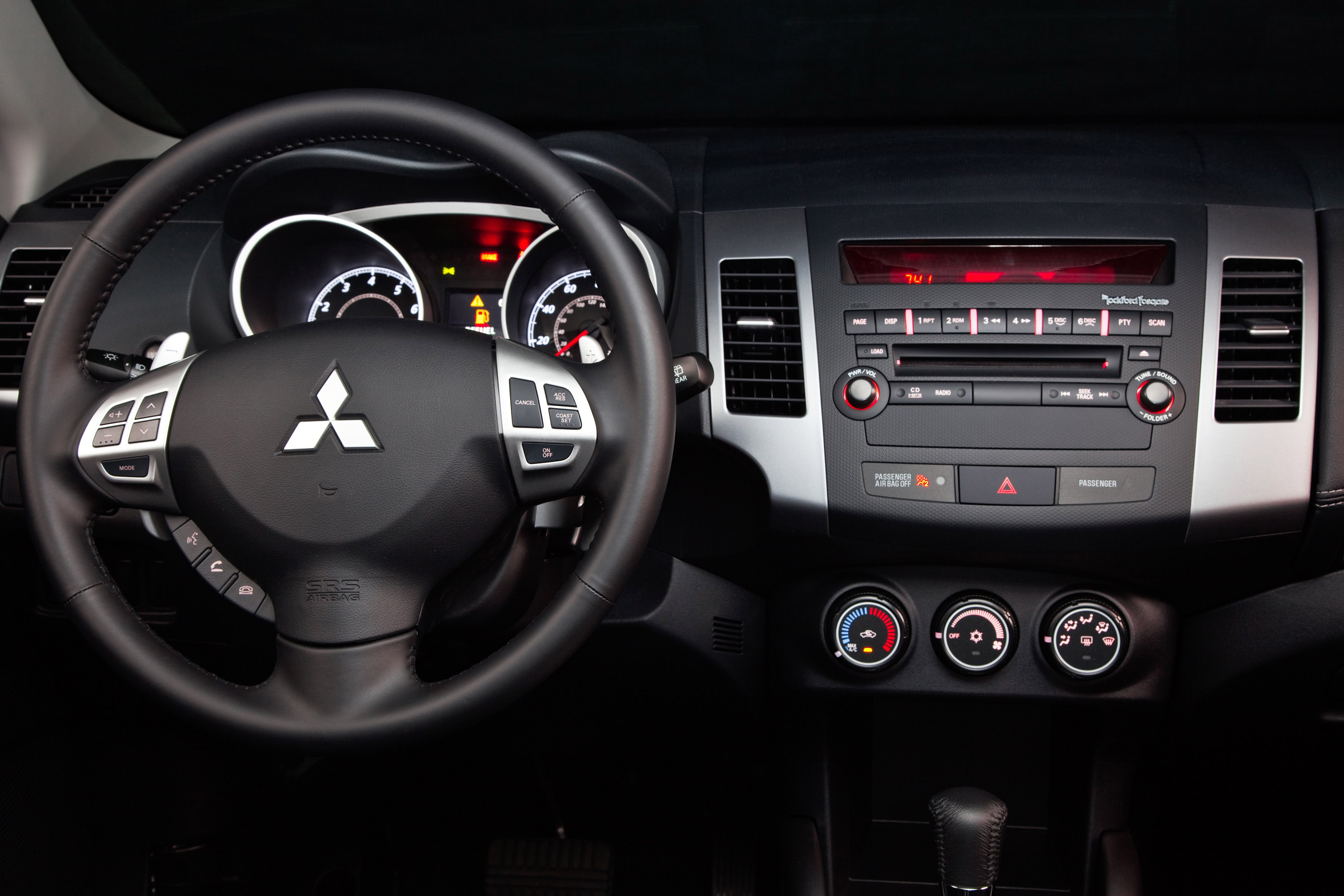 Где на mitsubishi outlander. Mitsubishi Outlander XL 2010. Mitsubishi 2007 XL Outlander панель. Mitsubishi Outlander XL 2007 3.0 Interior. Митсубиси Аутлендер XL 2012.