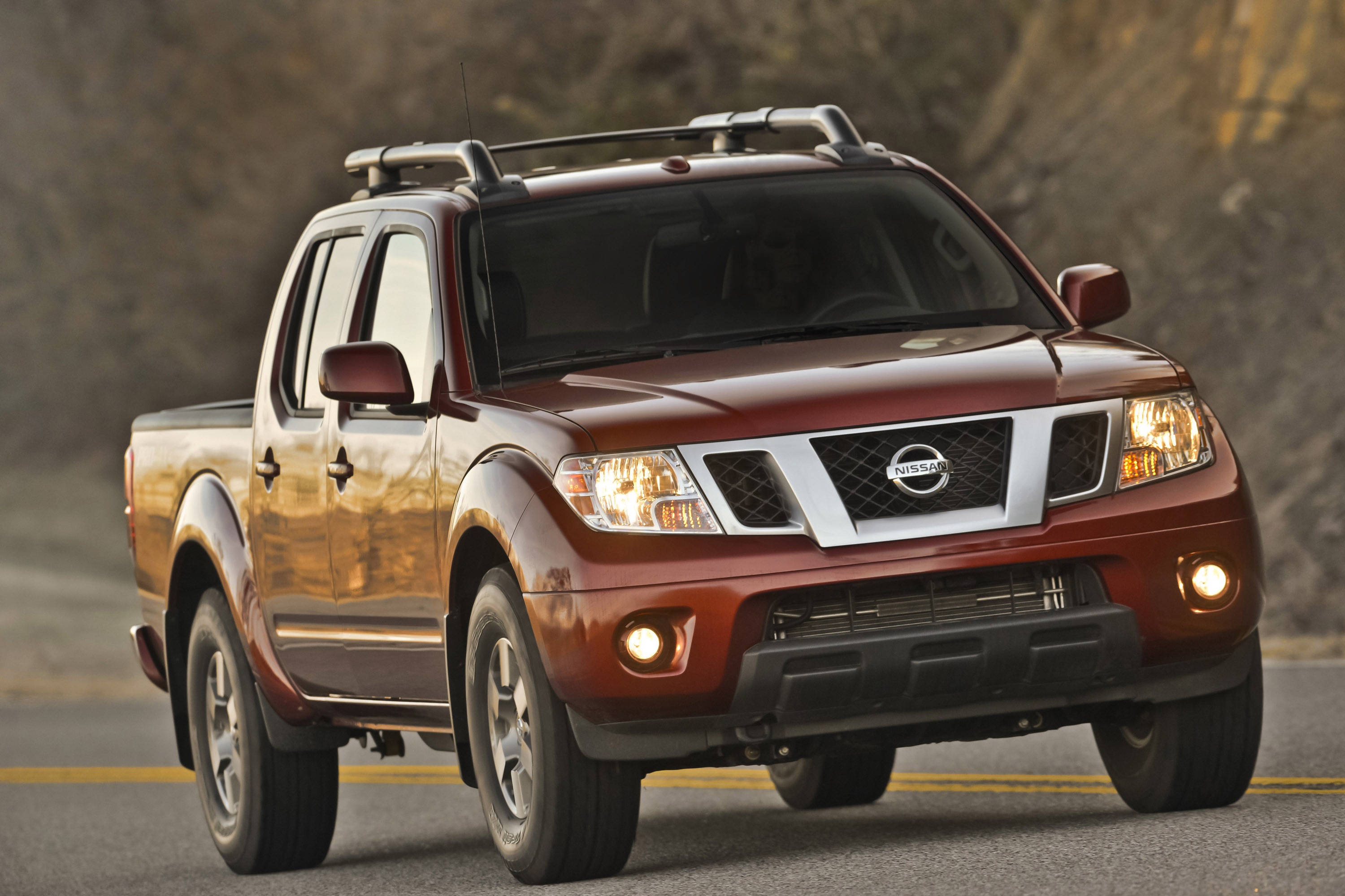 Nissan Frontier Crew Cab photo #3