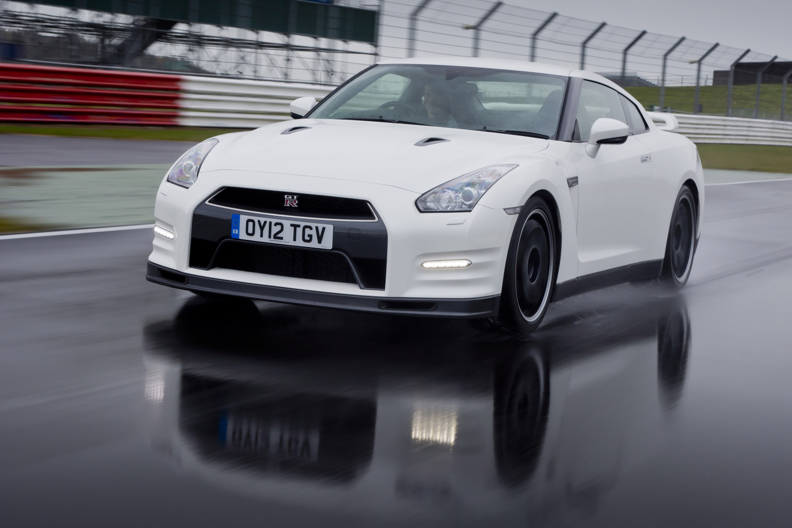 Nissan GT-R Track Pack Edition photo #1