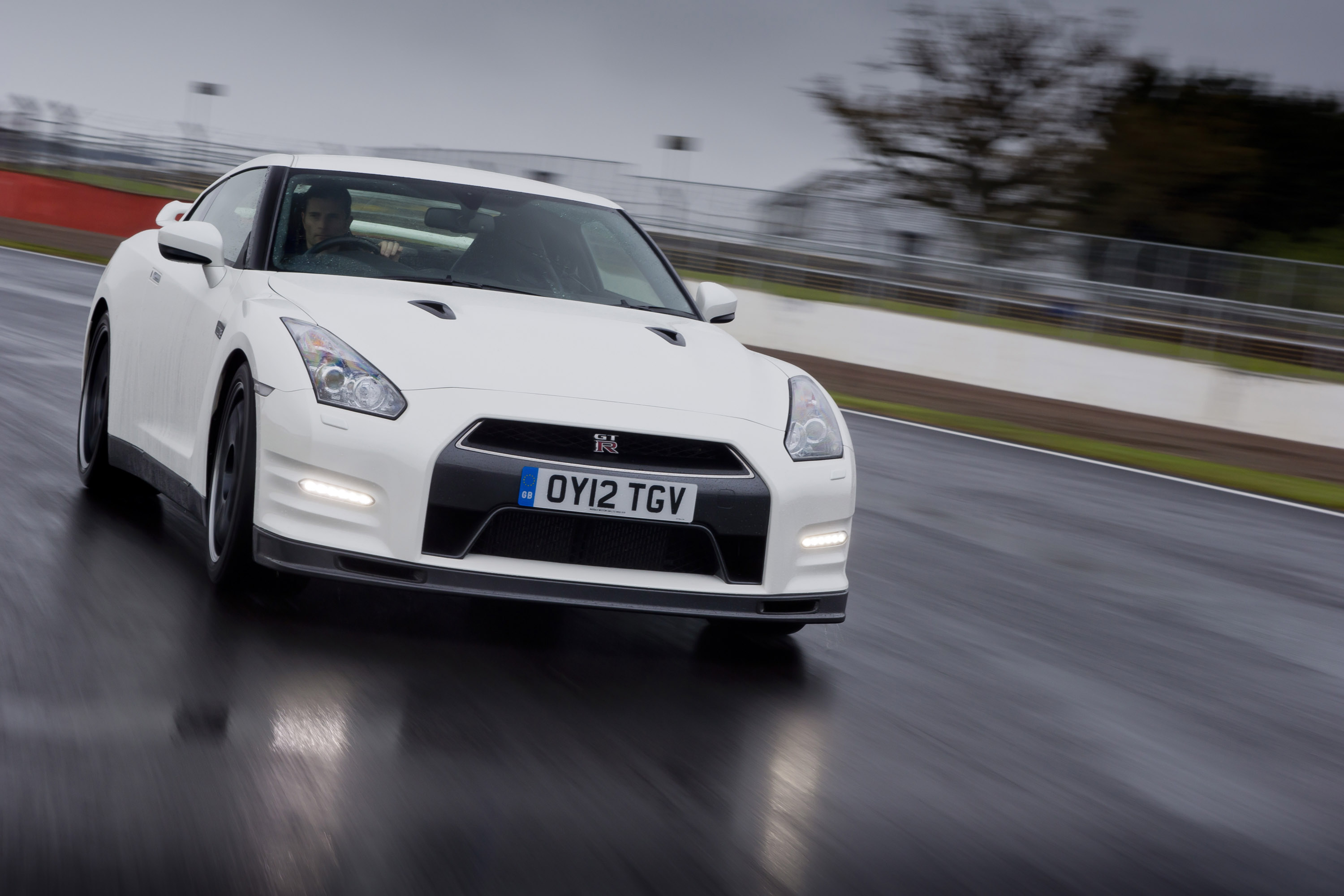 Nissan GT-R Track Pack Edition photo #2
