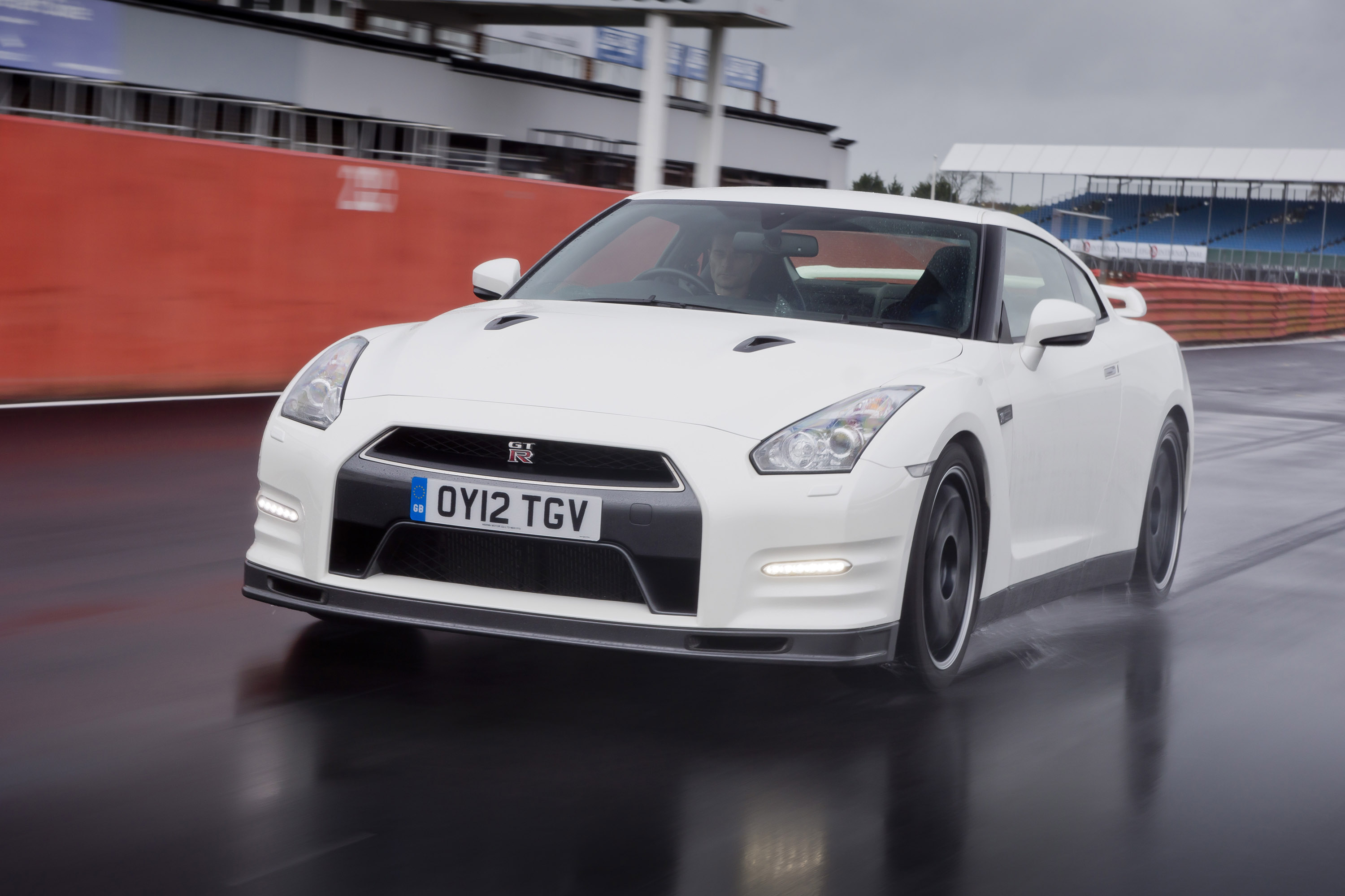 Nissan GT-R Track Pack Edition photo #3