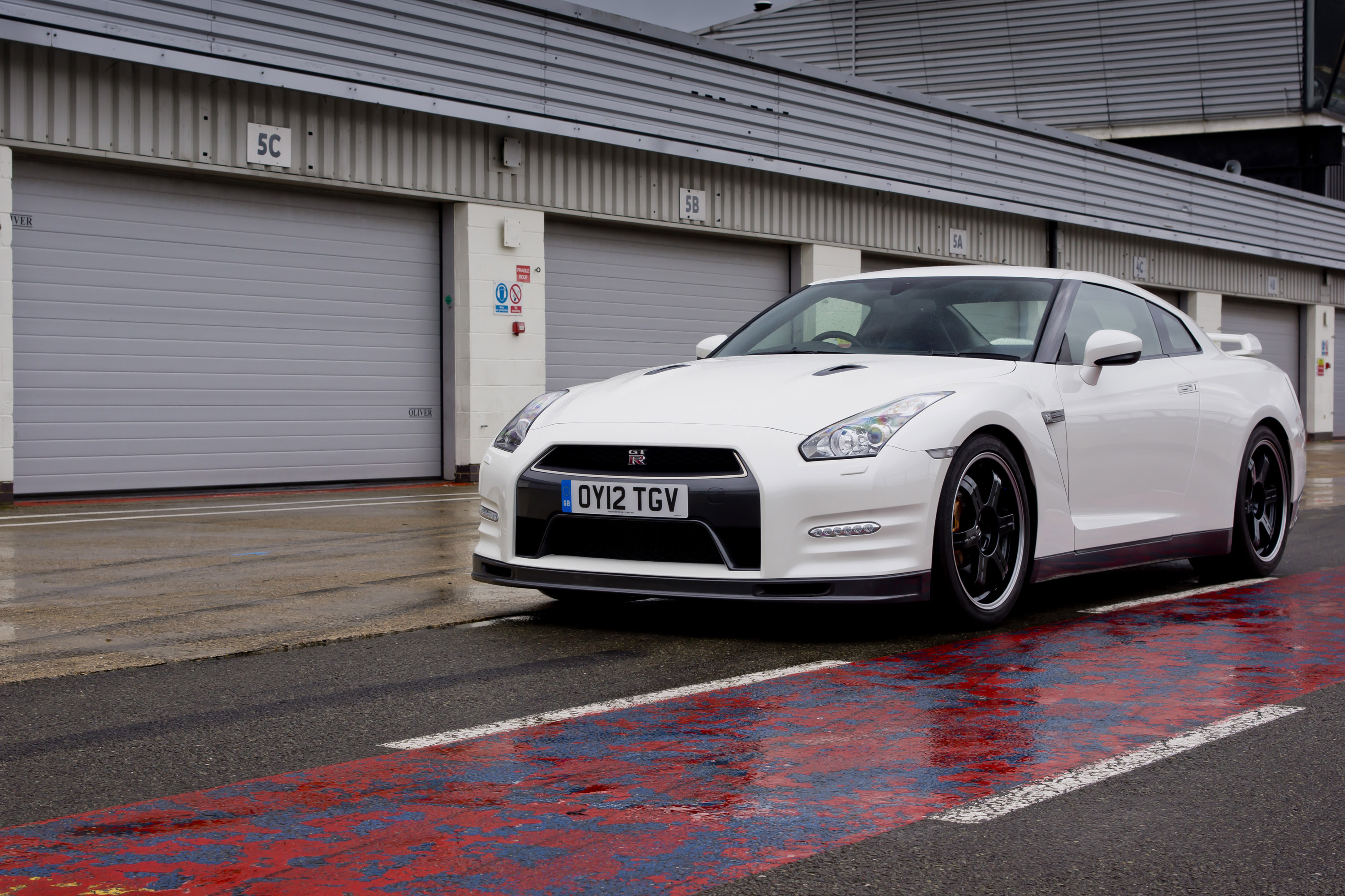 Nissan GT-R Track Pack Edition photo #5