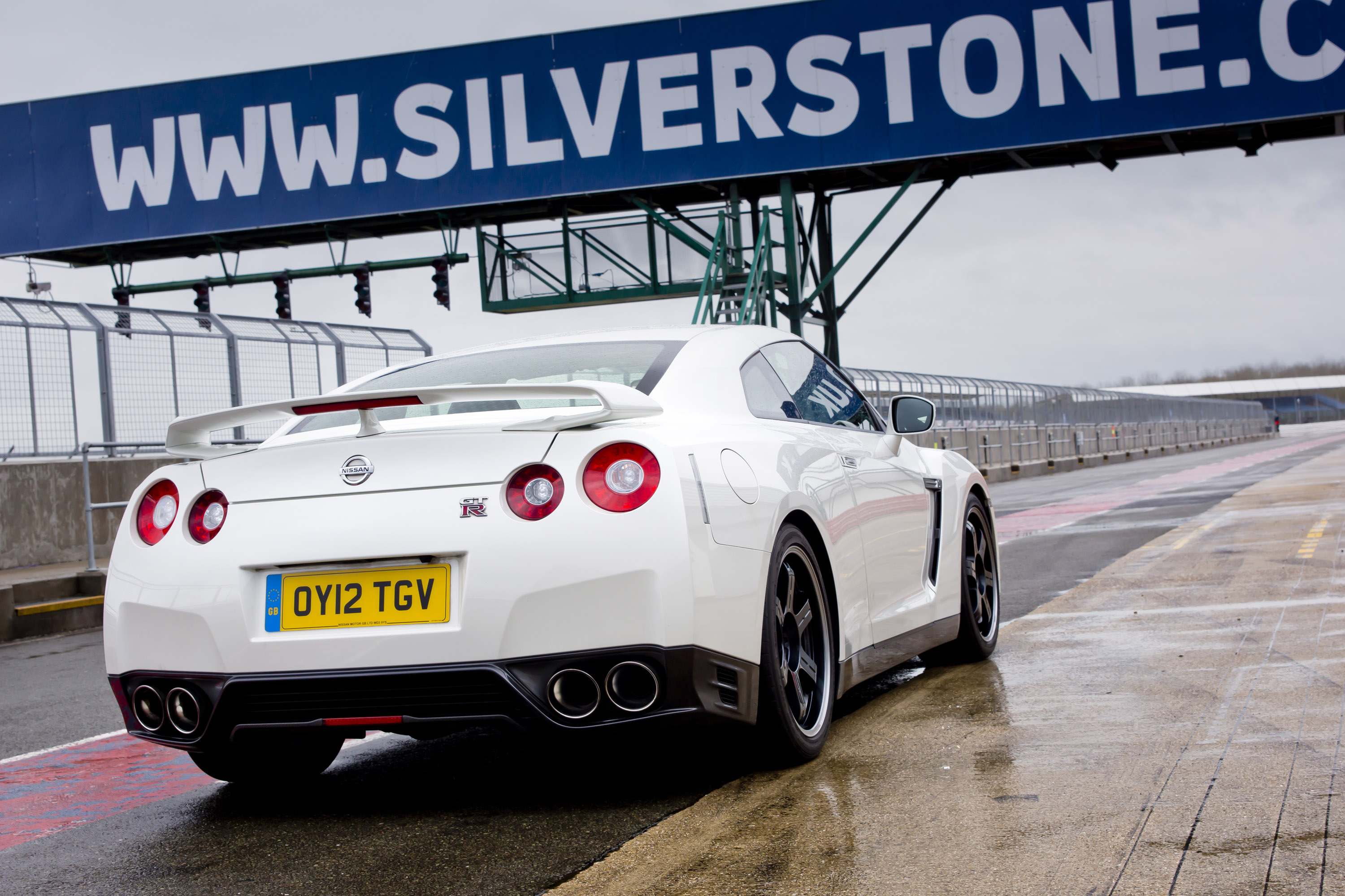 Nissan GT-R Track Pack Edition photo #6