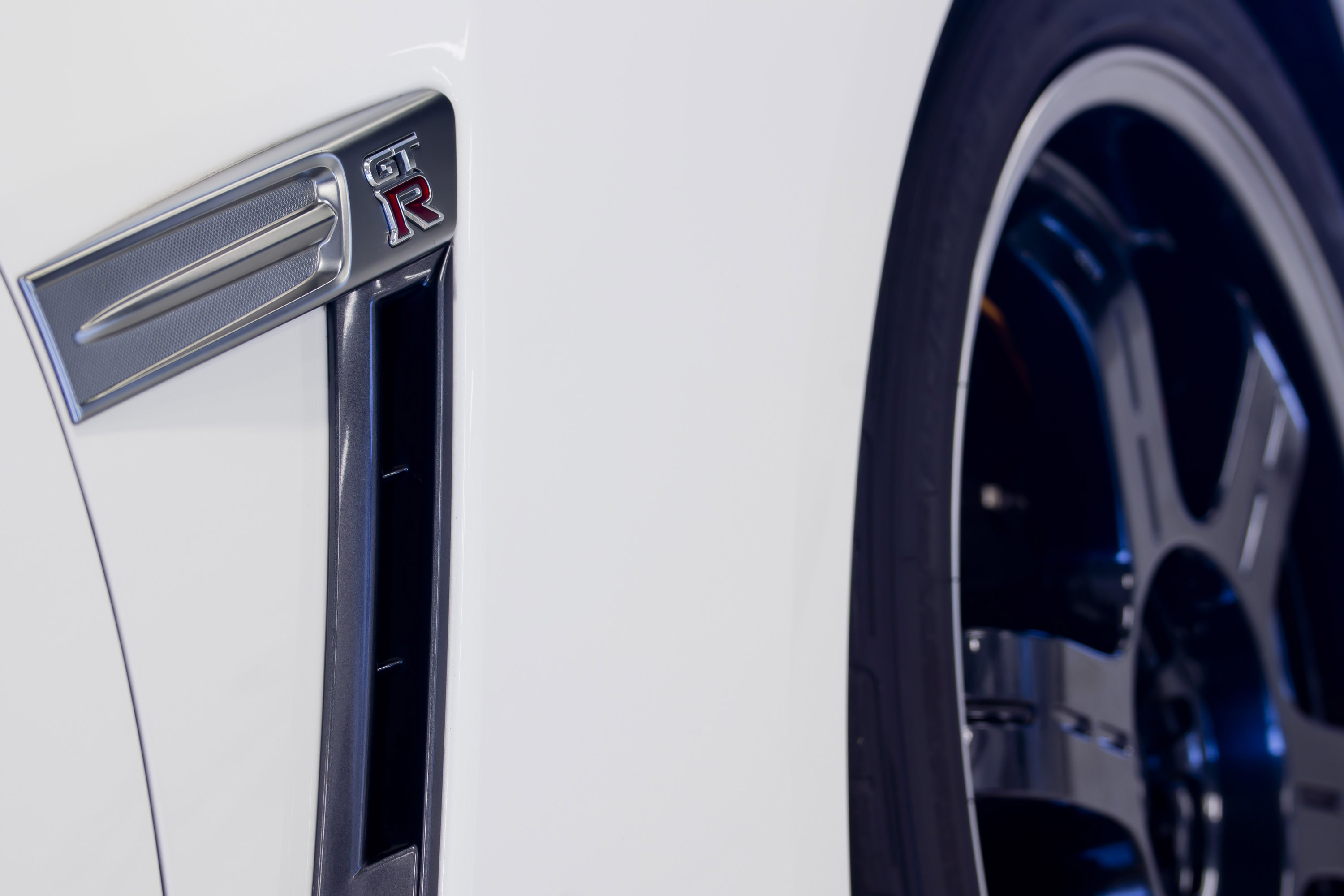 Nissan GT-R Track Pack Edition photo #8