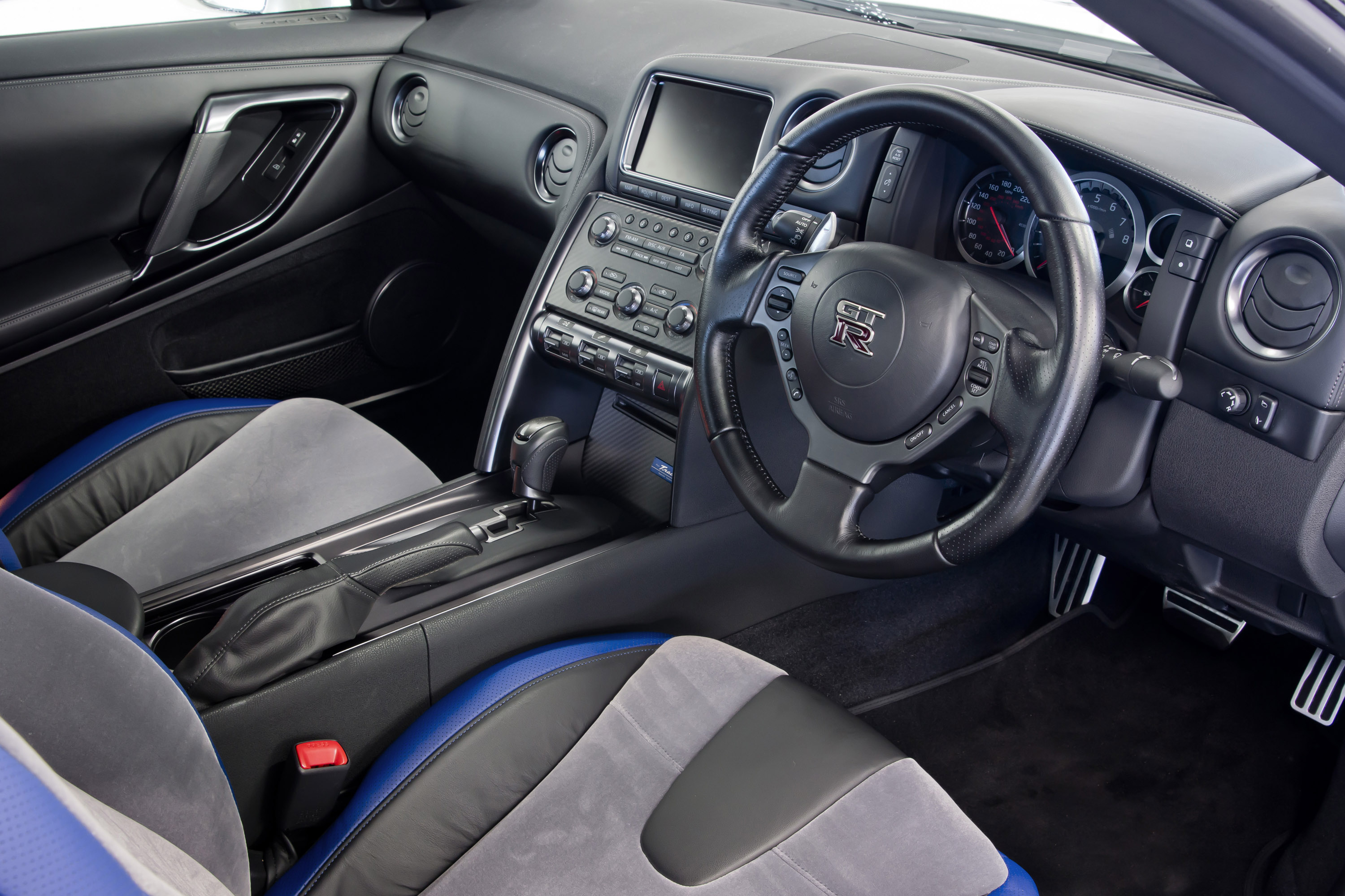 Nissan GT-R Track Pack Edition photo #11