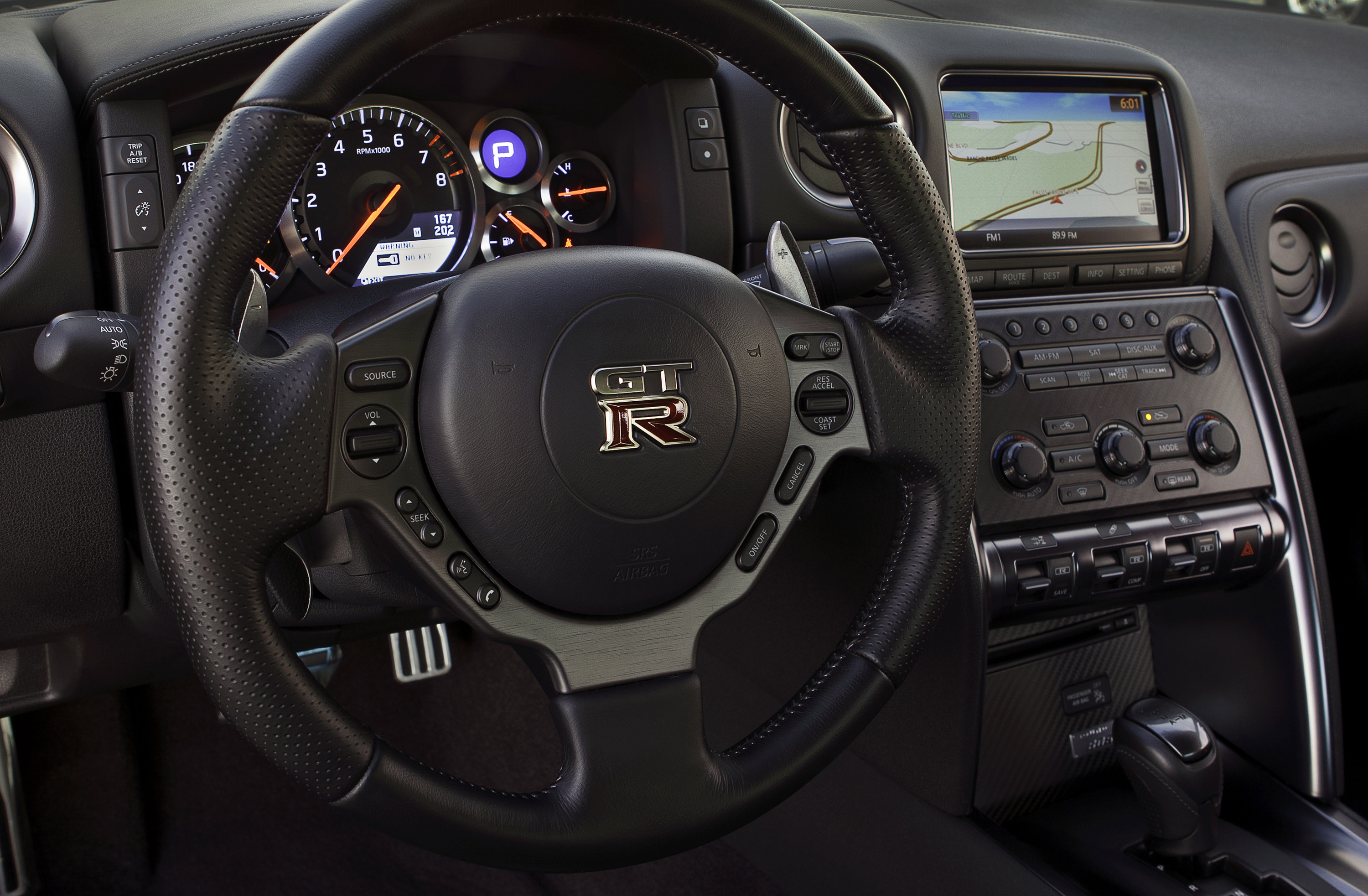 Nissan GT-R photo #18