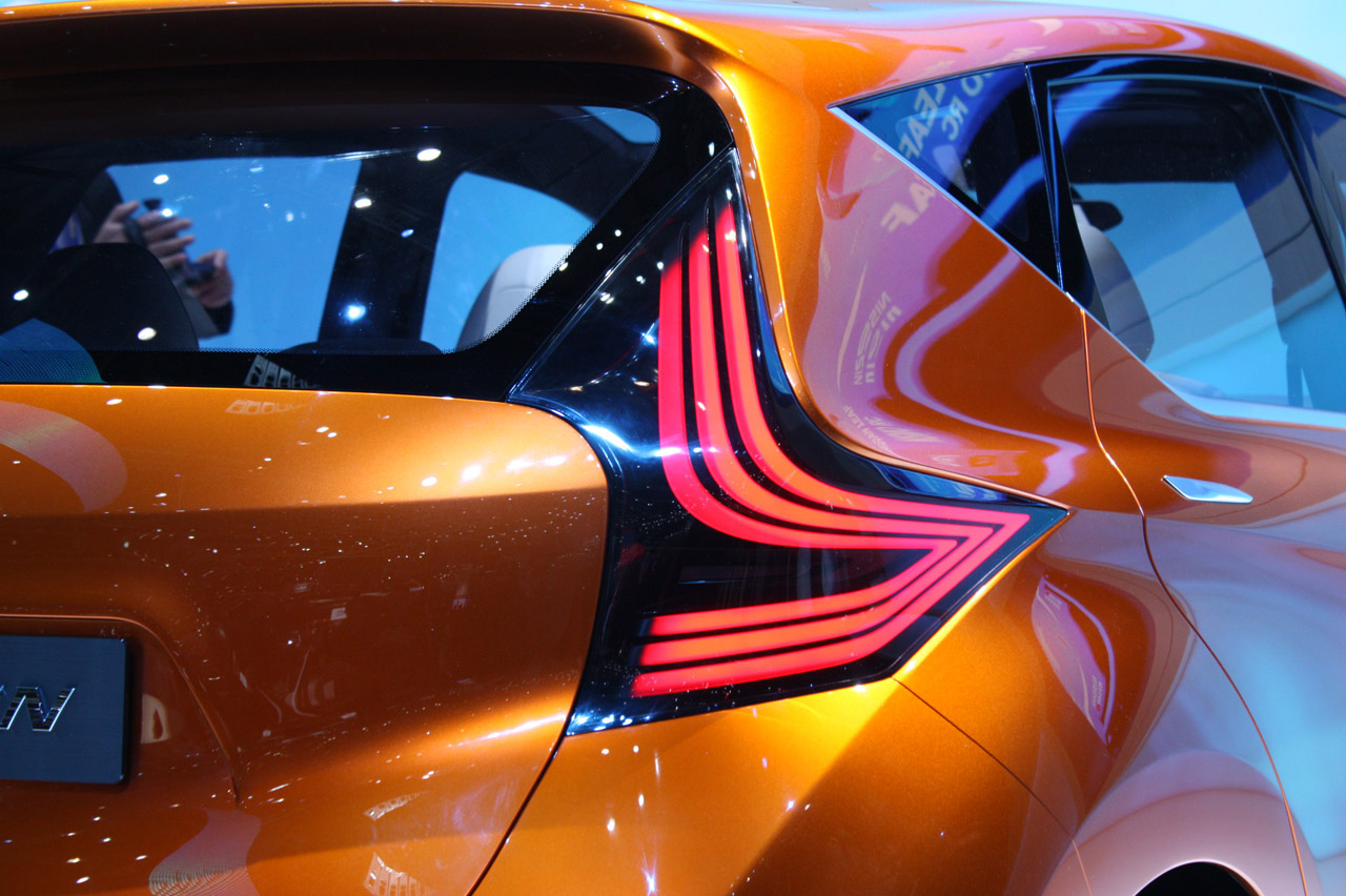 Nissan Invitation Concept photo #26