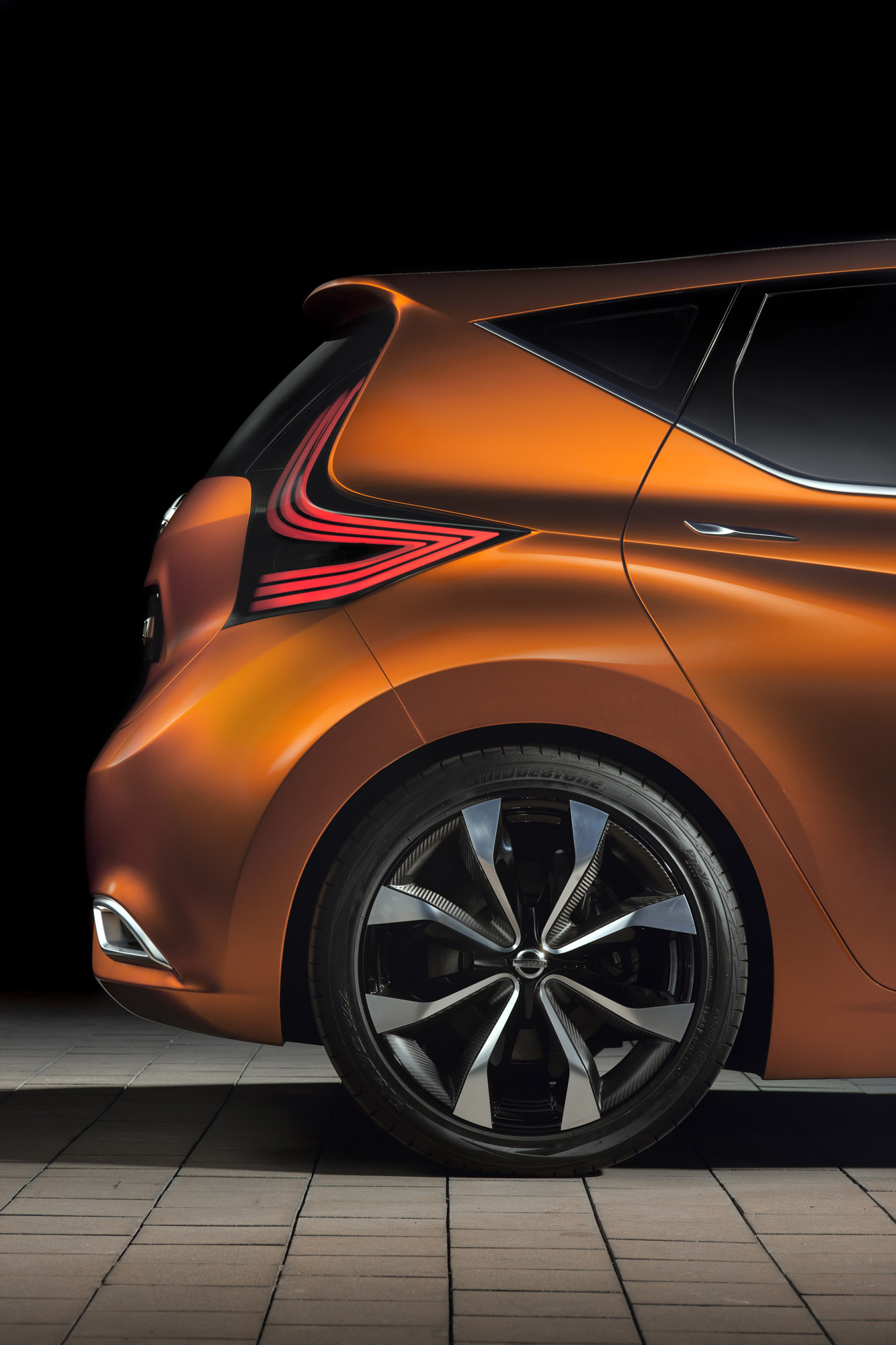 Nissan Invitation Concept photo #29