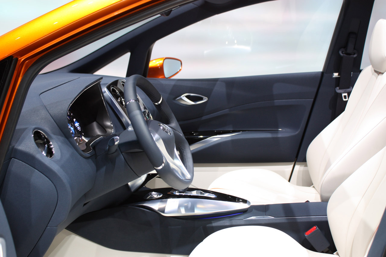 Nissan Invitation Concept photo #31