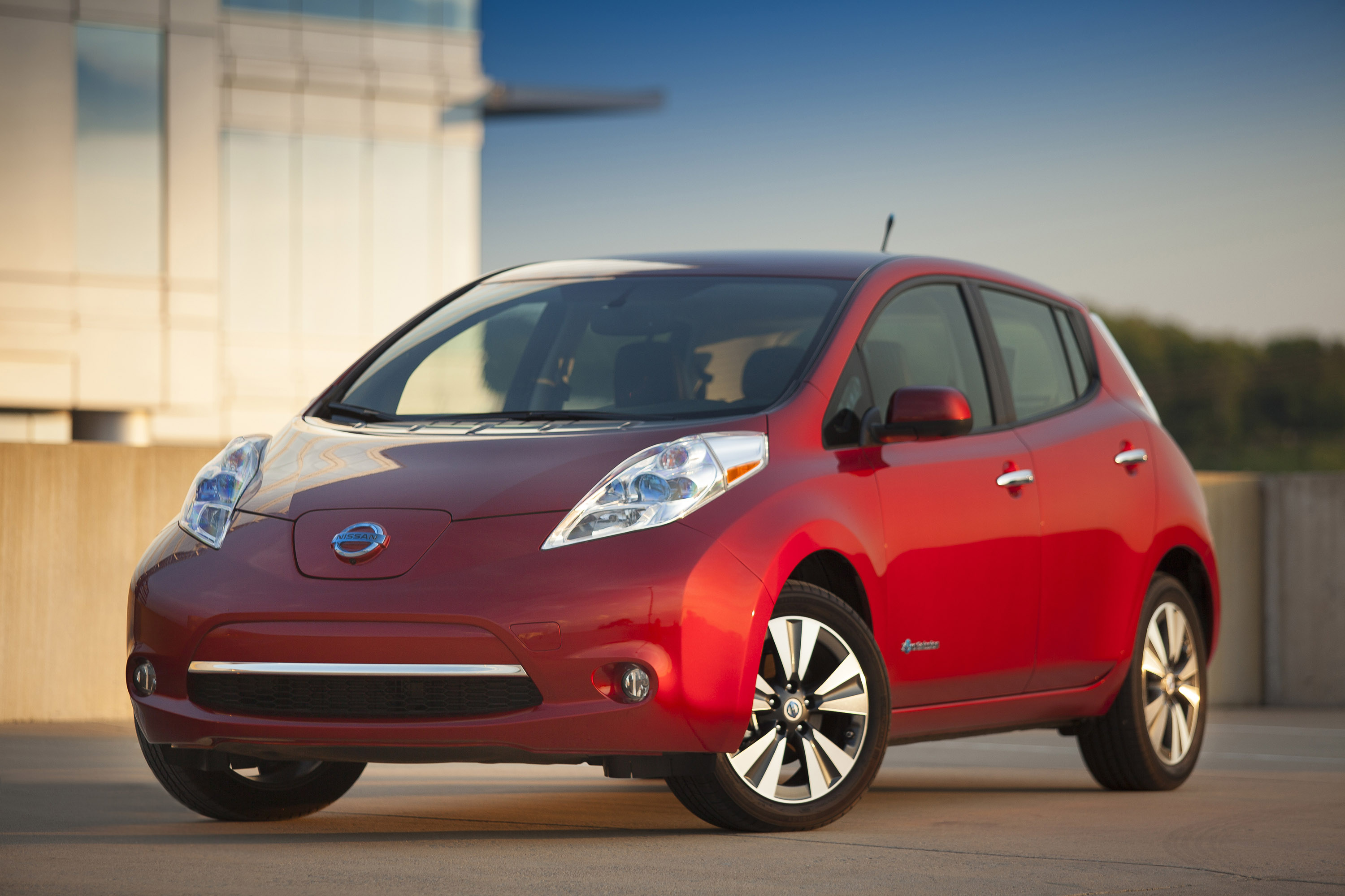 Nissan LEAF photo #1