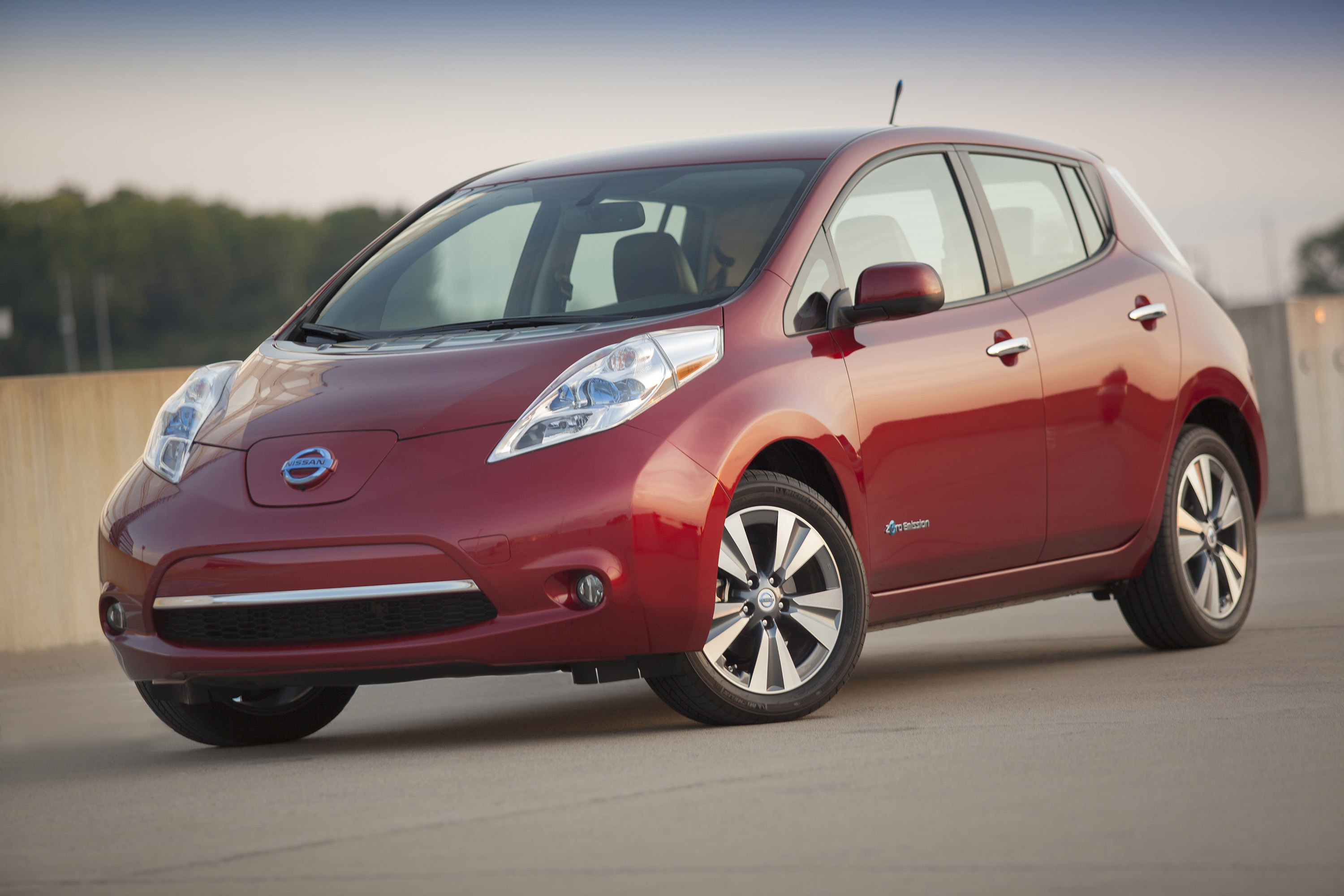 Nissan LEAF photo #3