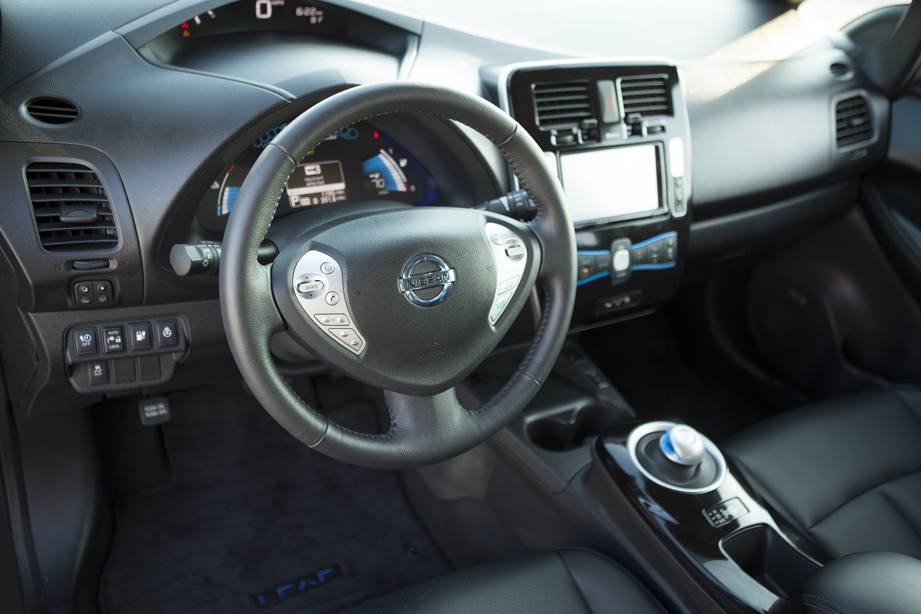 Nissan LEAF photo #16