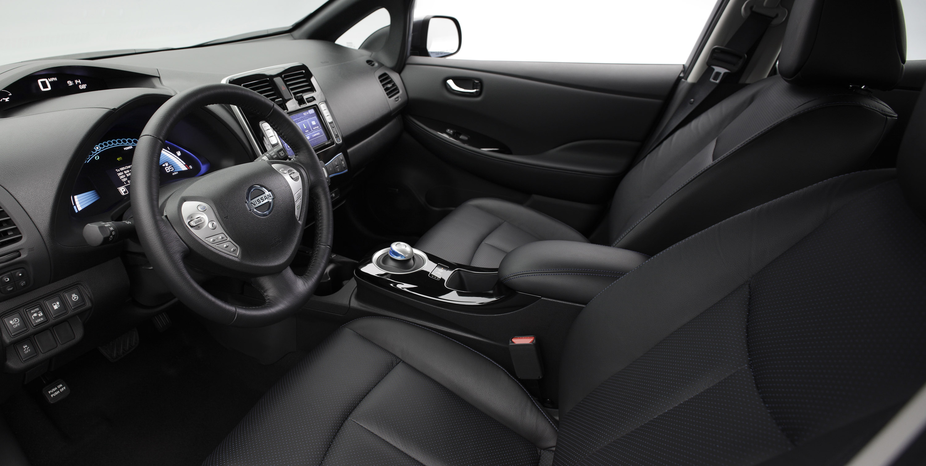Nissan LEAF photo #17