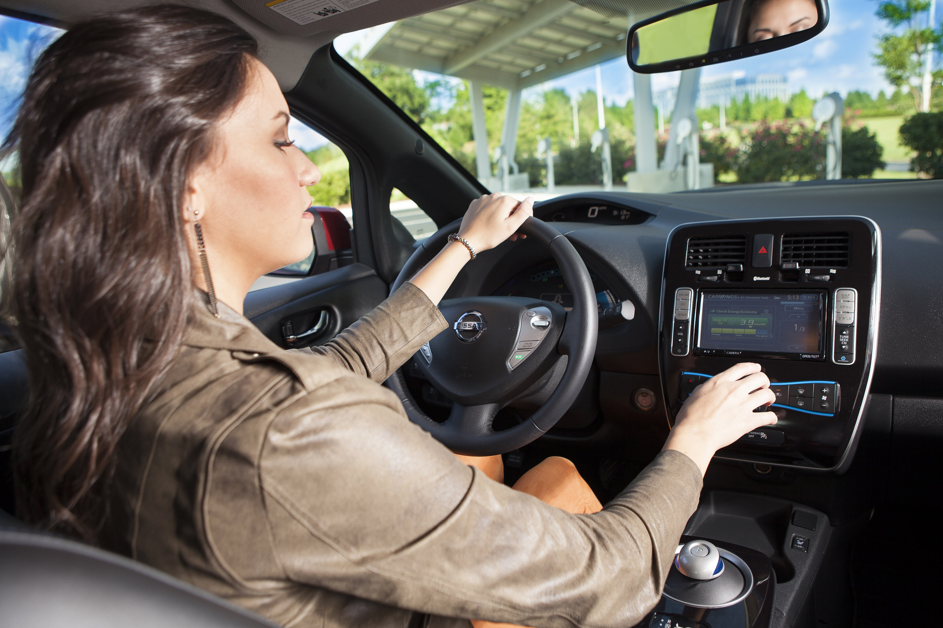 Nissan LEAF photo #18