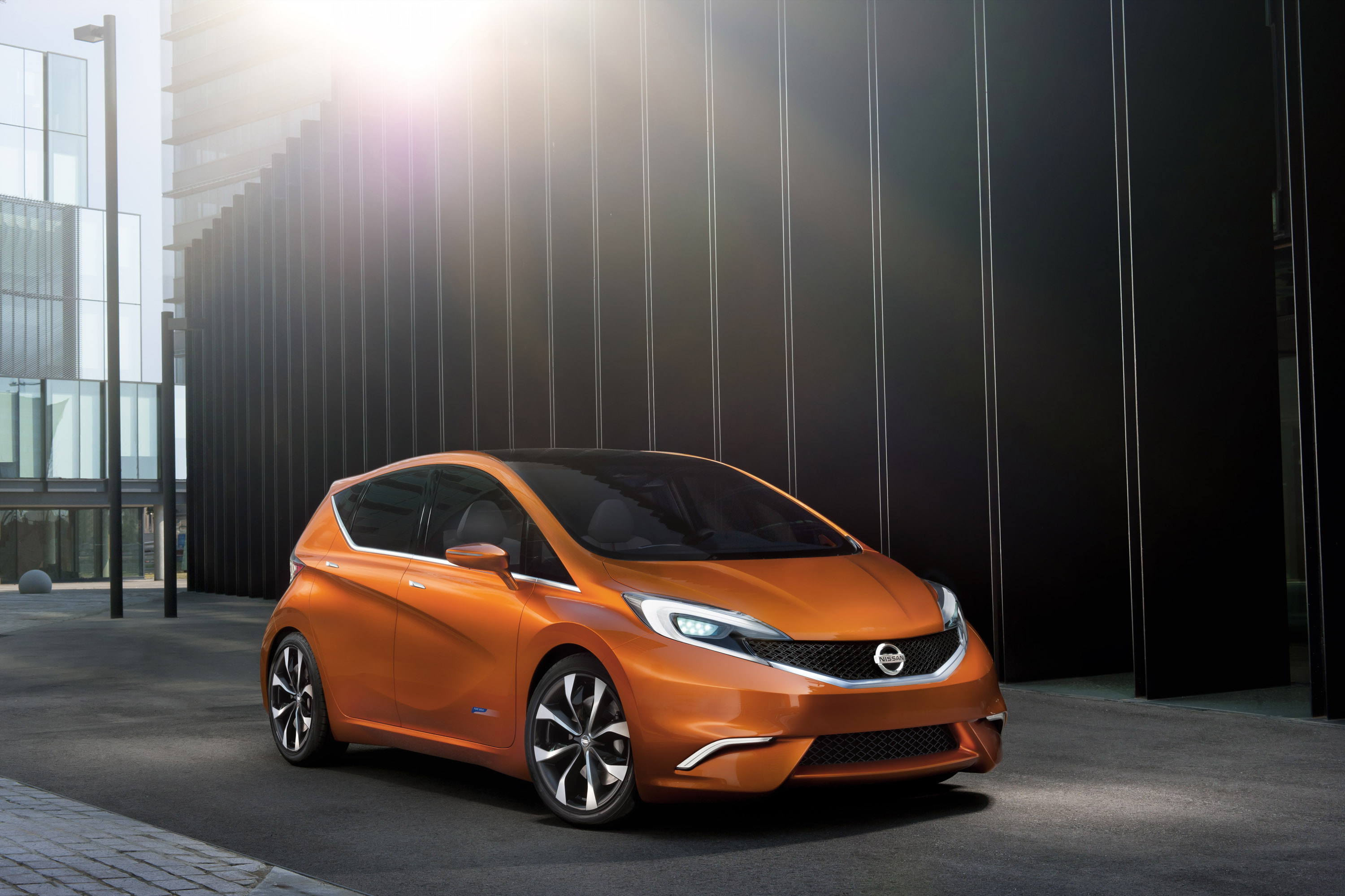 Nissan Note photo #2
