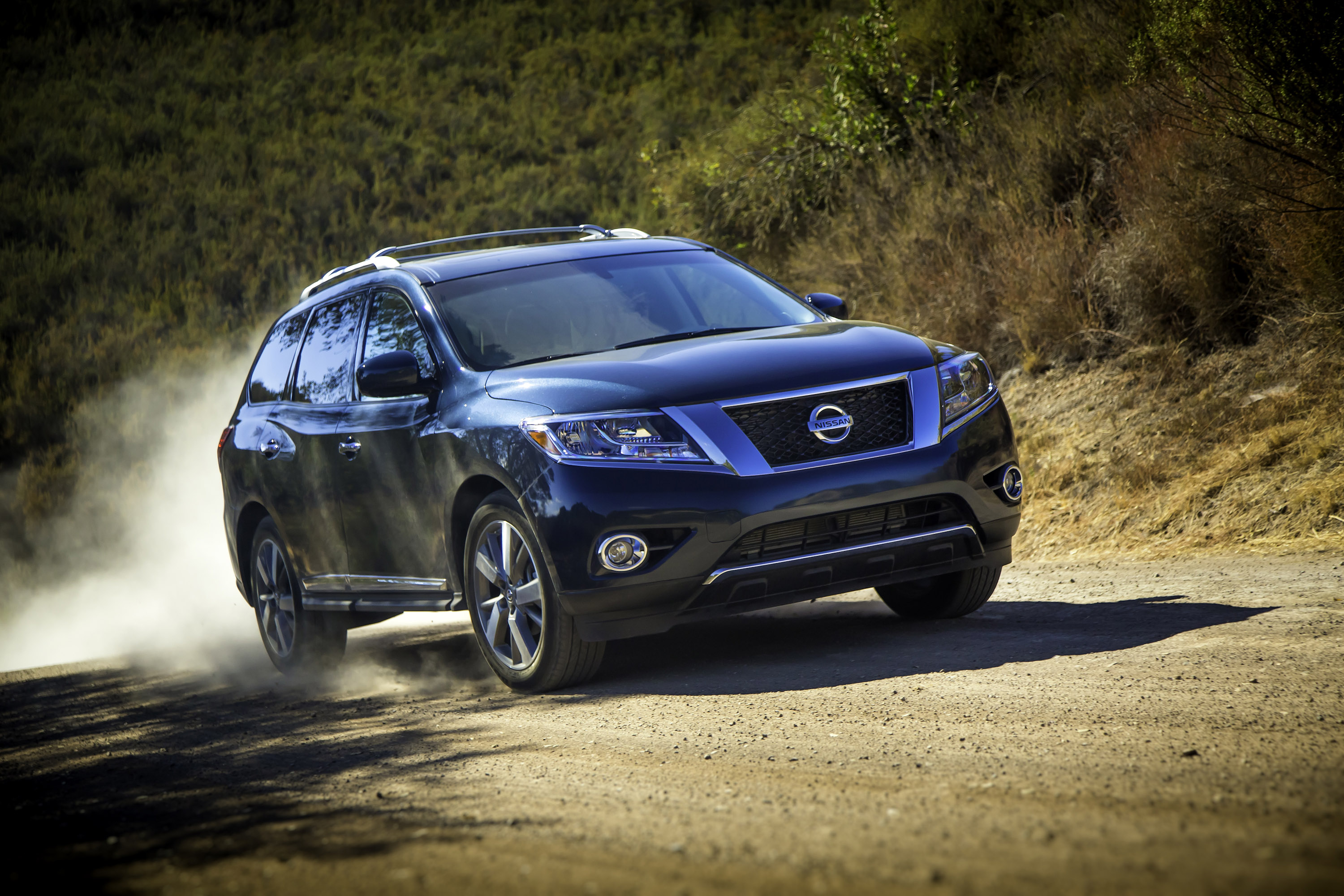 Nissan Pathfinder photo #2