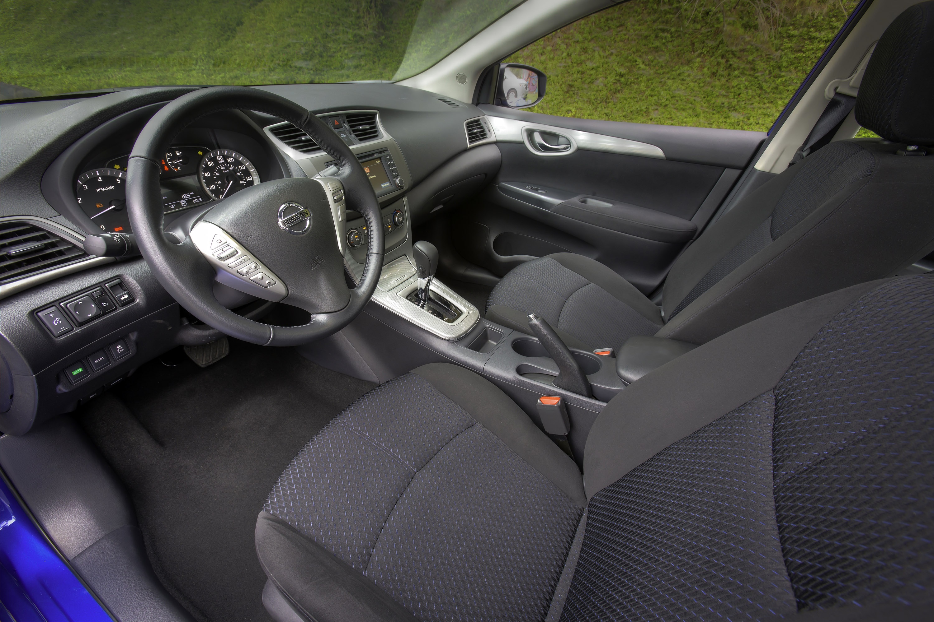 Nissan Sentra photo #16
