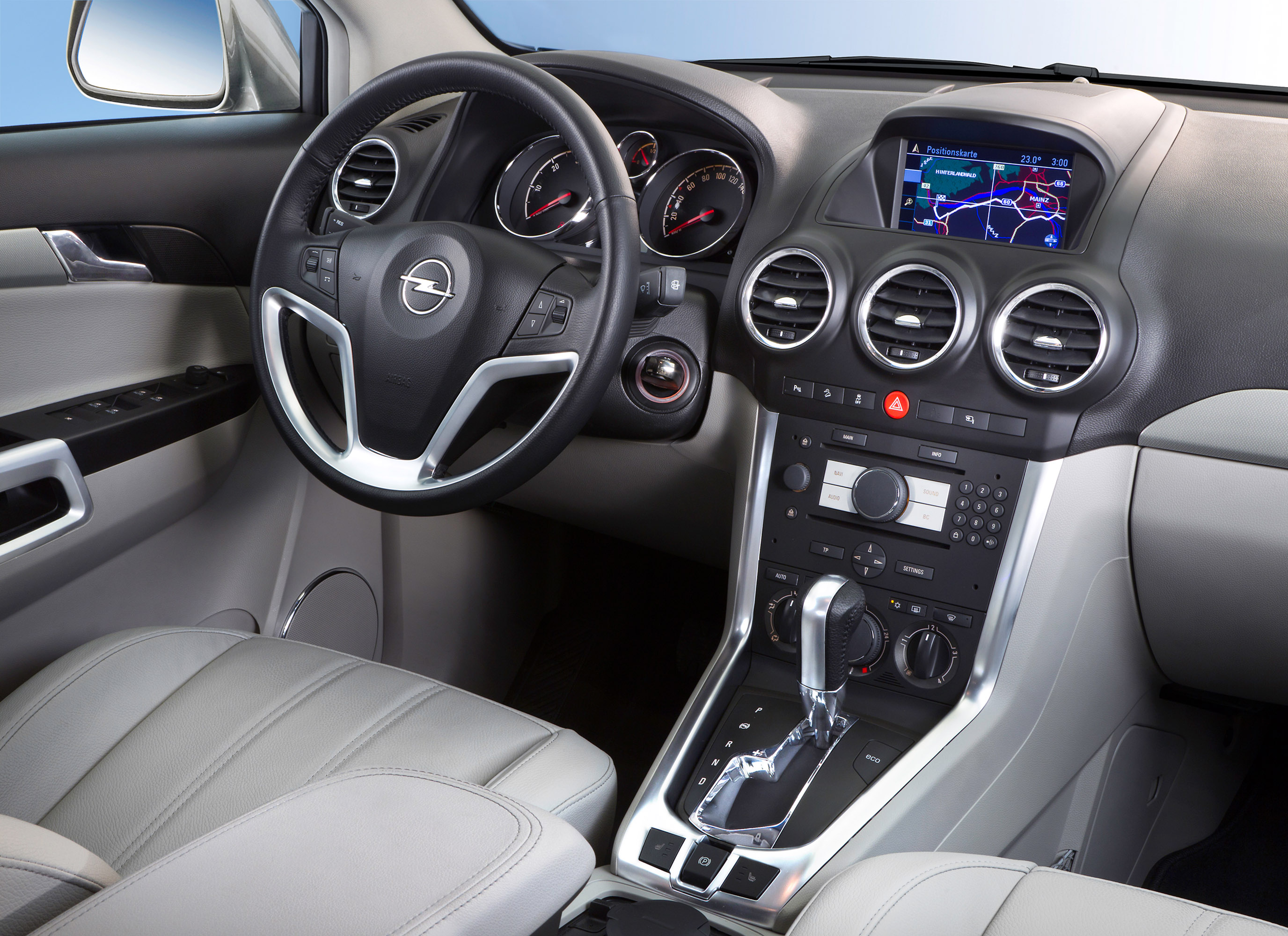 Opel Antara photo #19
