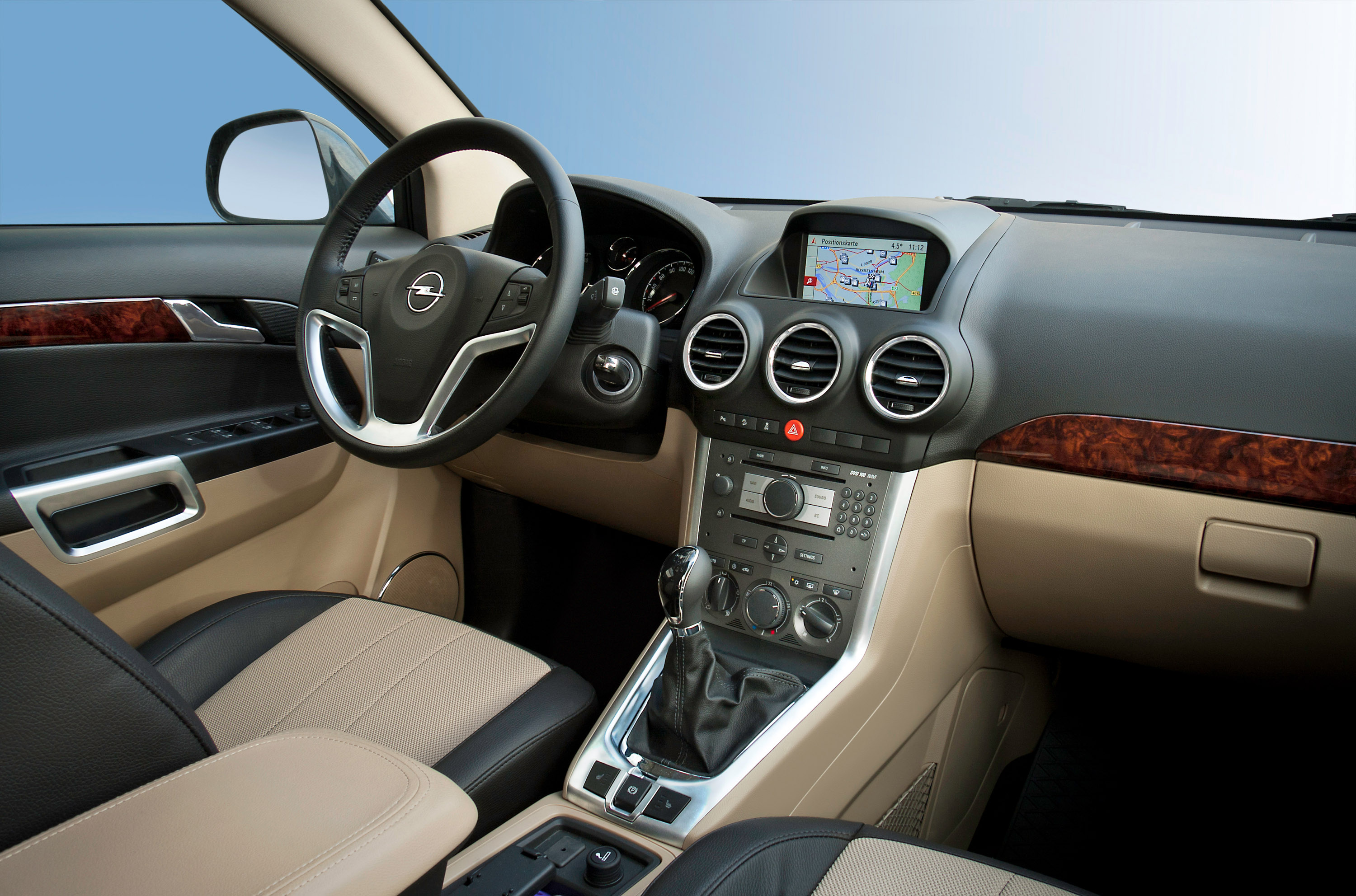 Opel Antara photo #21
