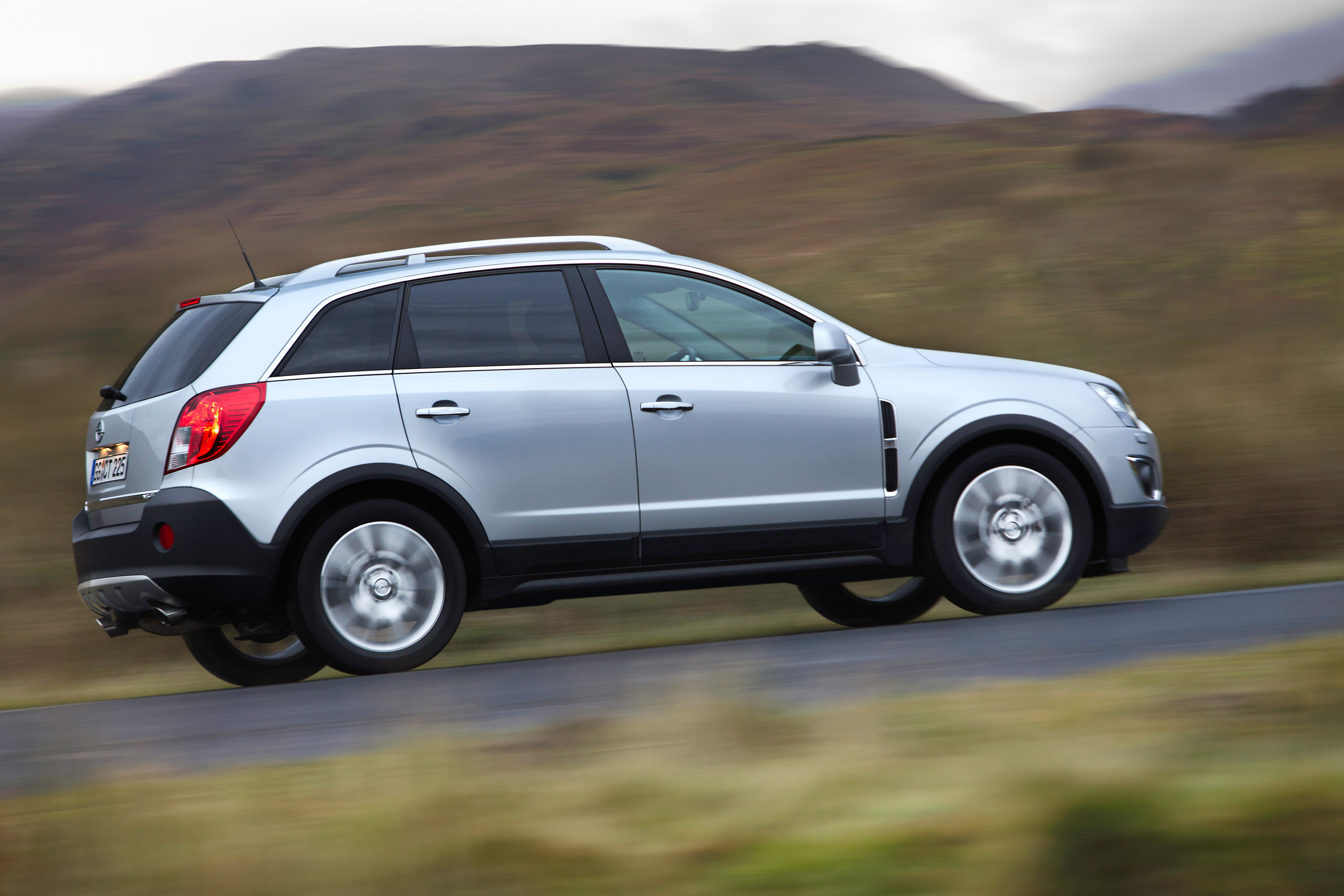 Opel Antara photo #29