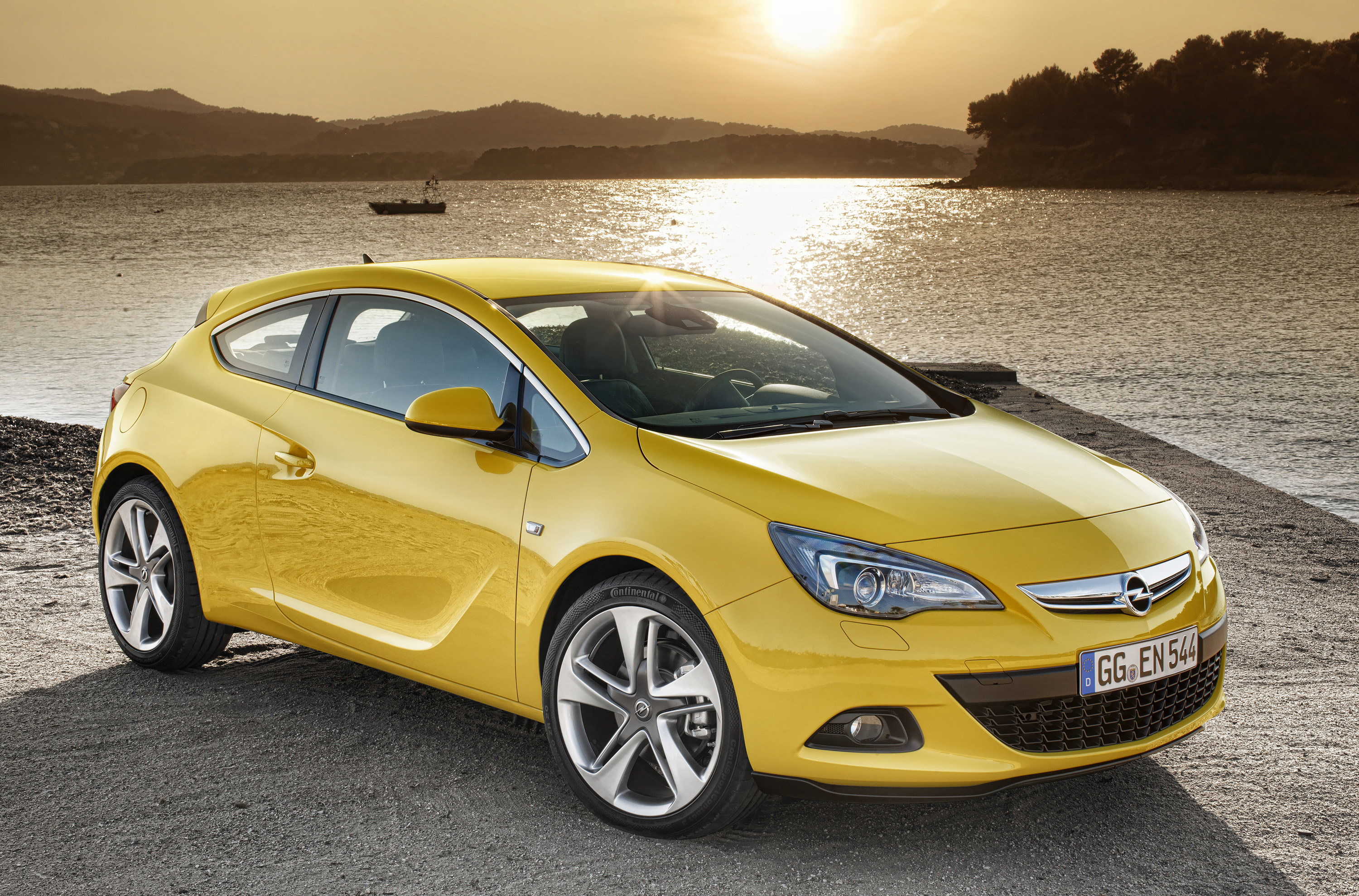 Opel Astra GTC photo #1