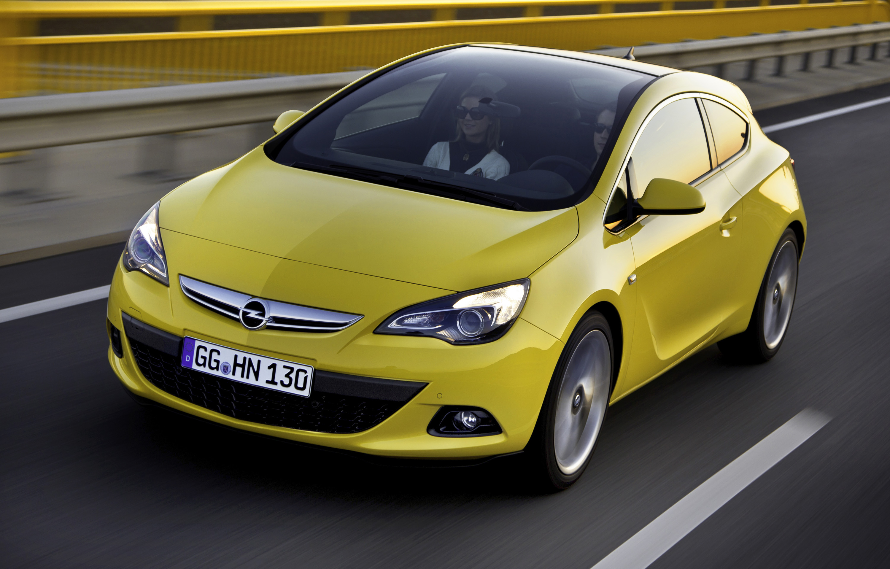 Opel Astra GTC photo #3