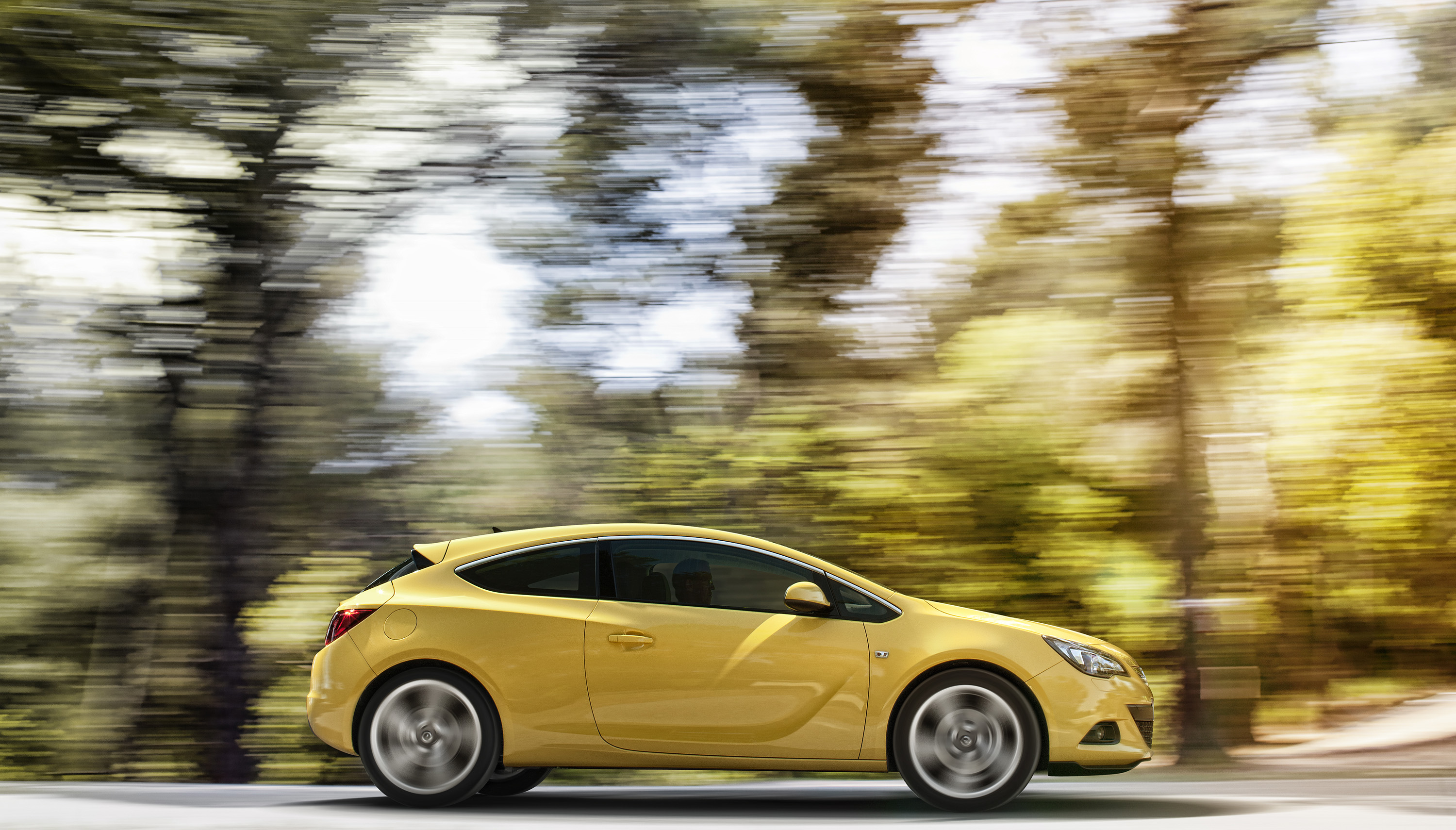 Opel Astra GTC photo #25
