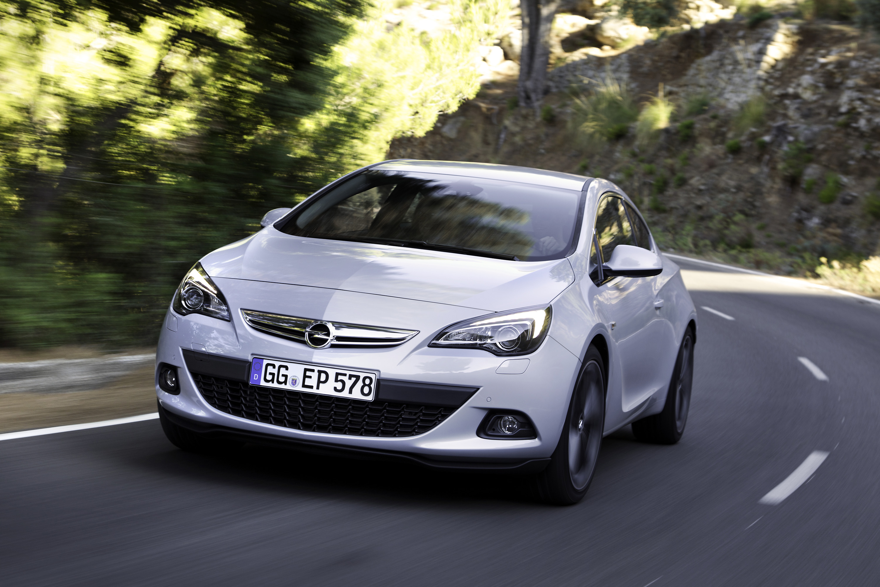 Opel Astra GTC photo #26