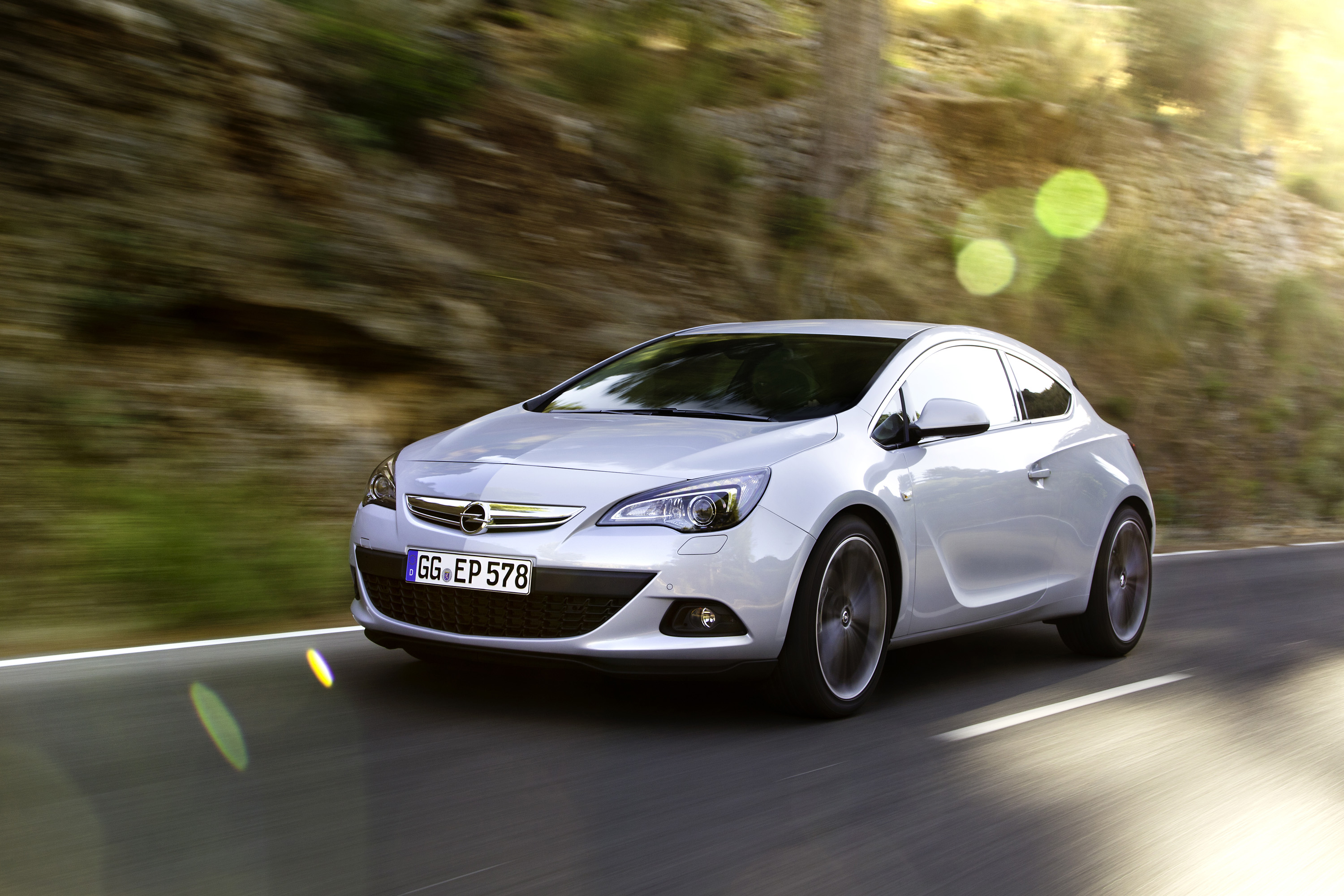 Opel Astra GTC photo #28