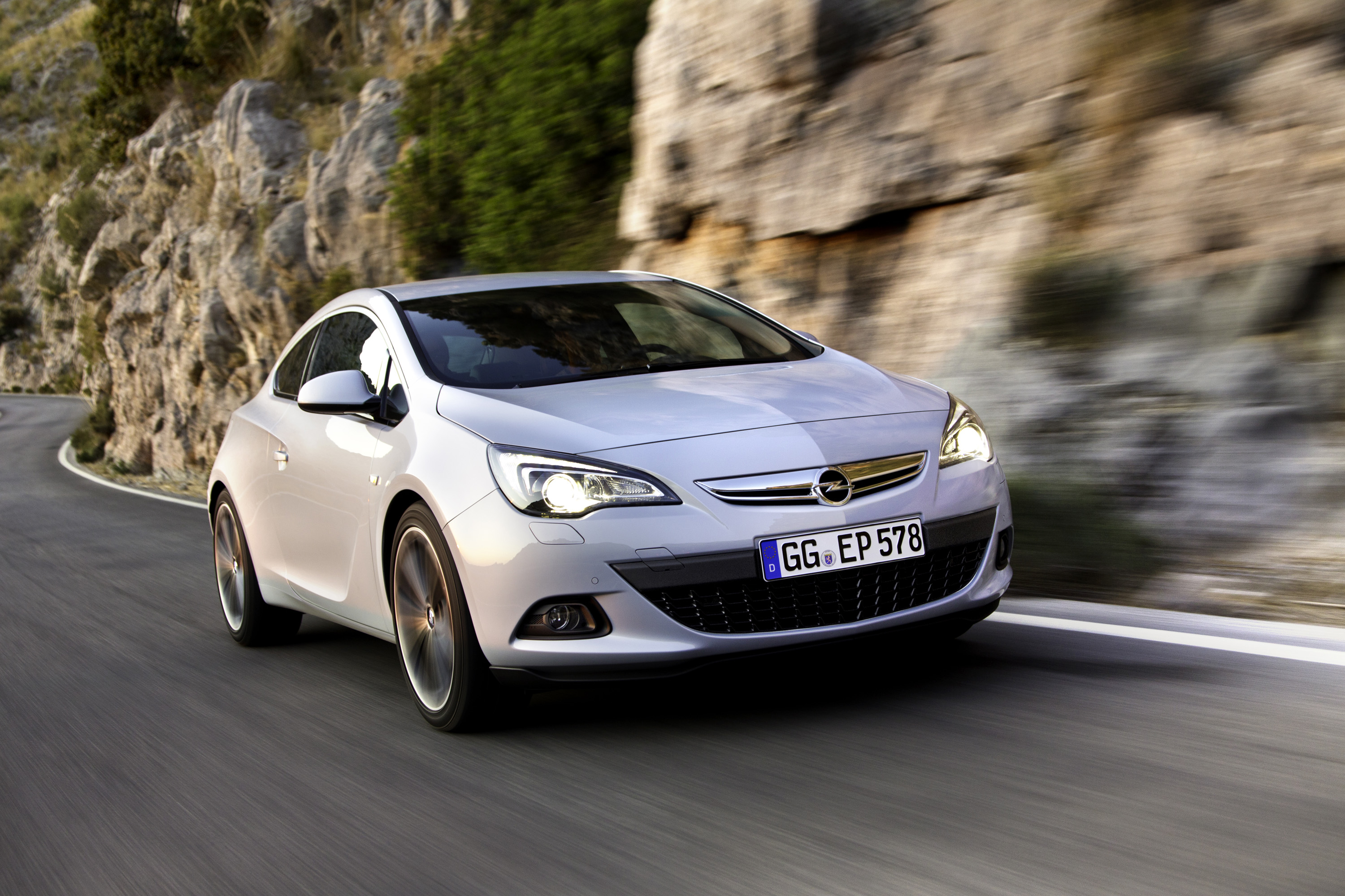 Opel Astra GTC photo #29