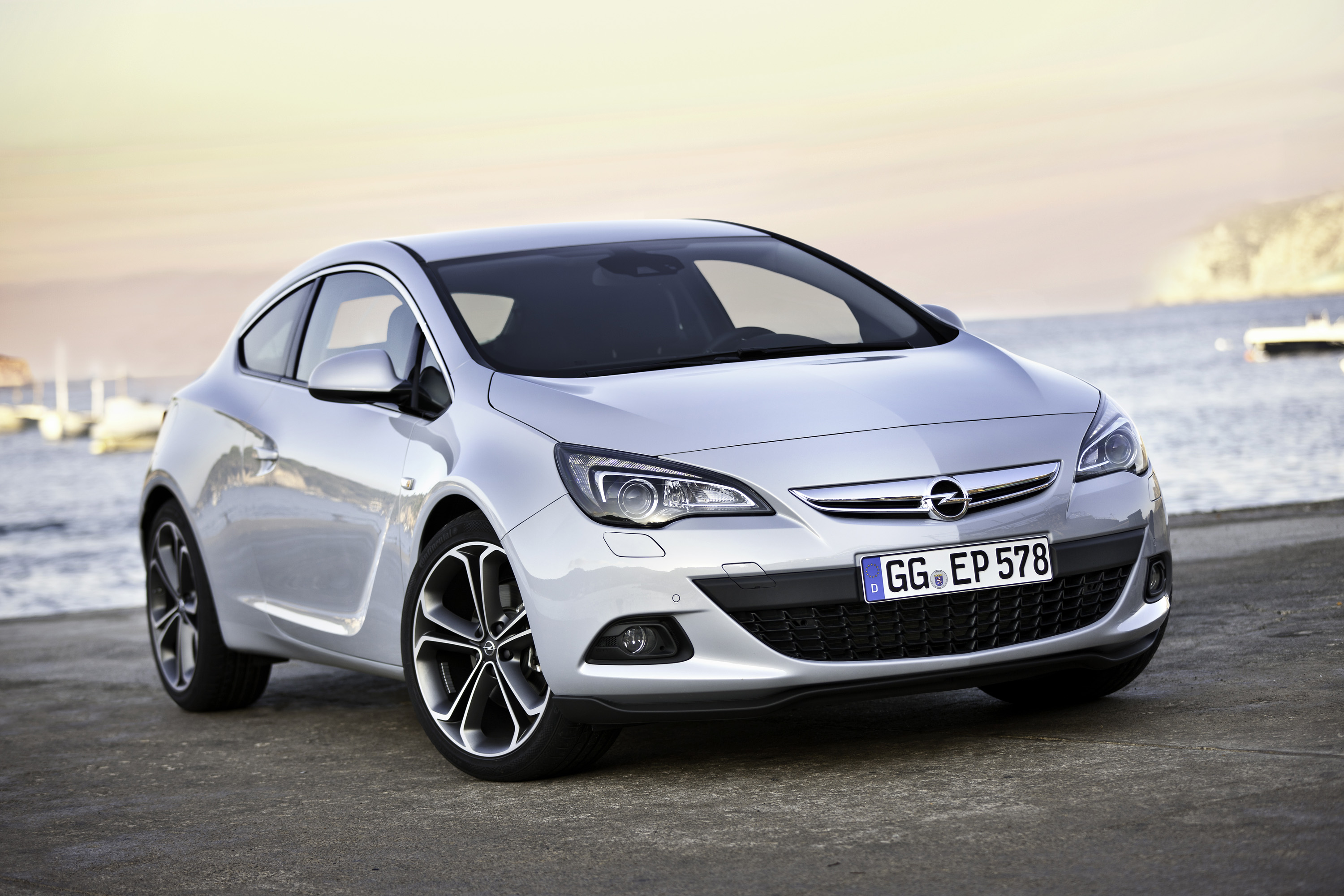 Opel Astra GTC photo #35