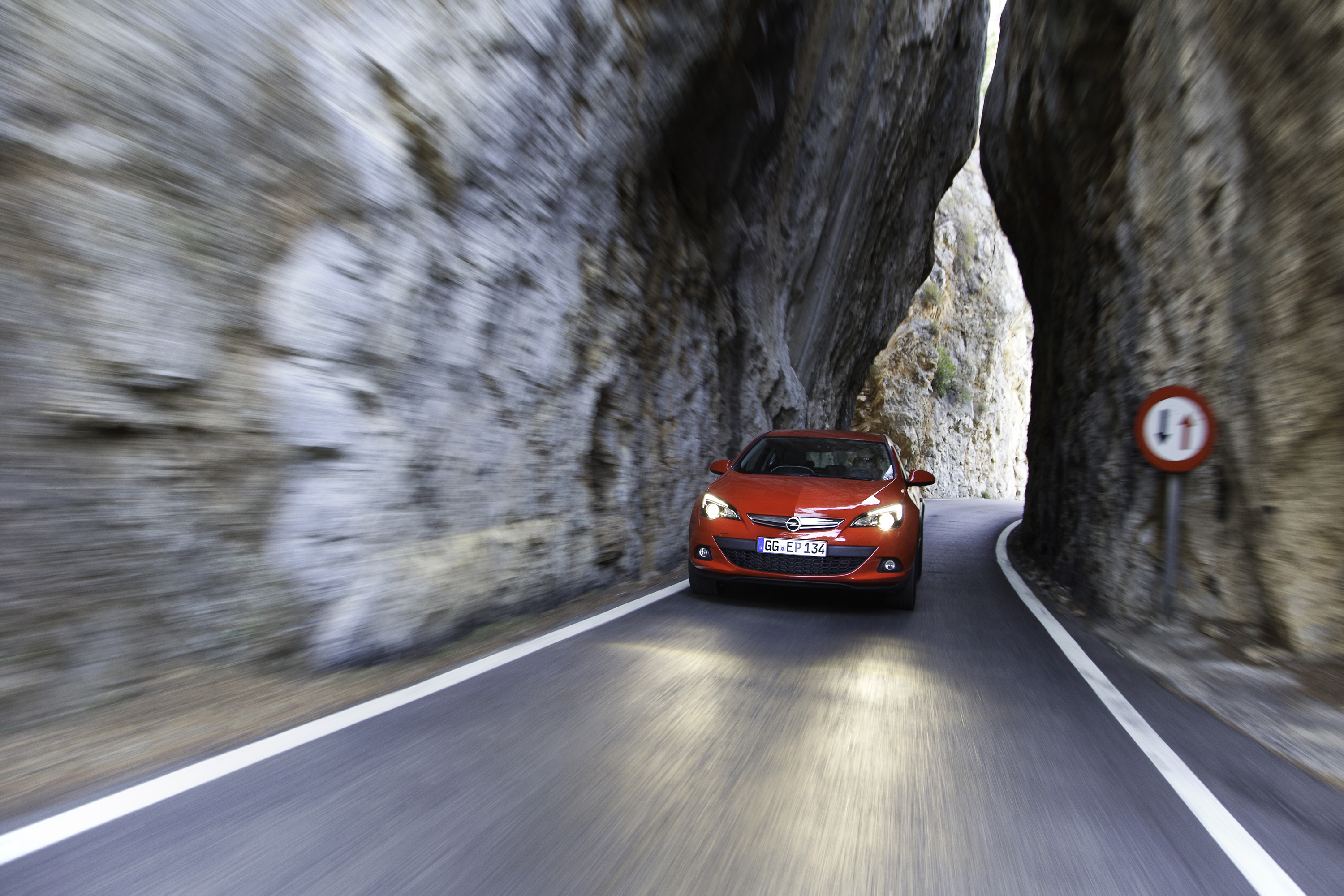 Opel Astra GTC photo #45