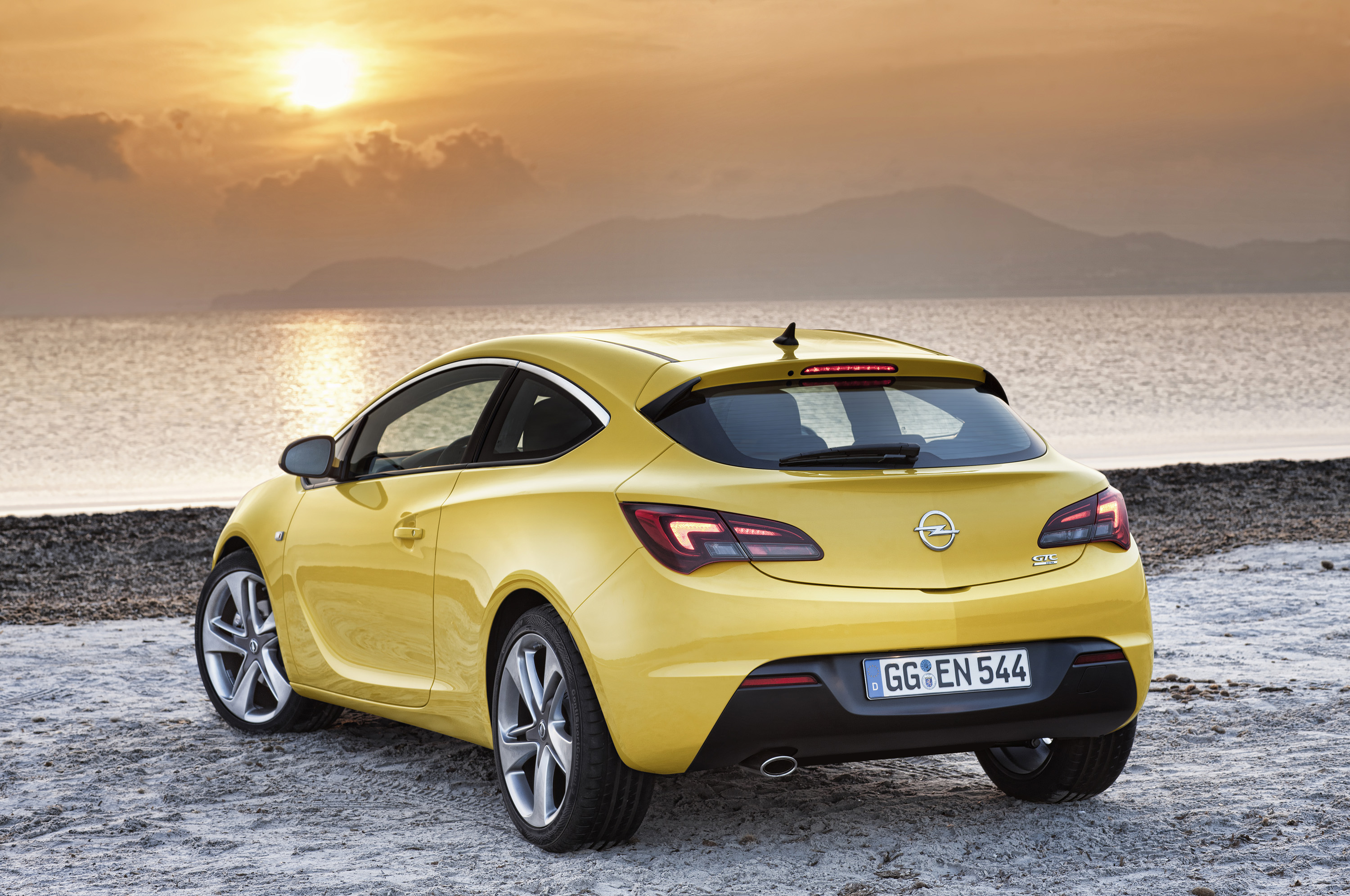 Opel Astra GTC photo #60