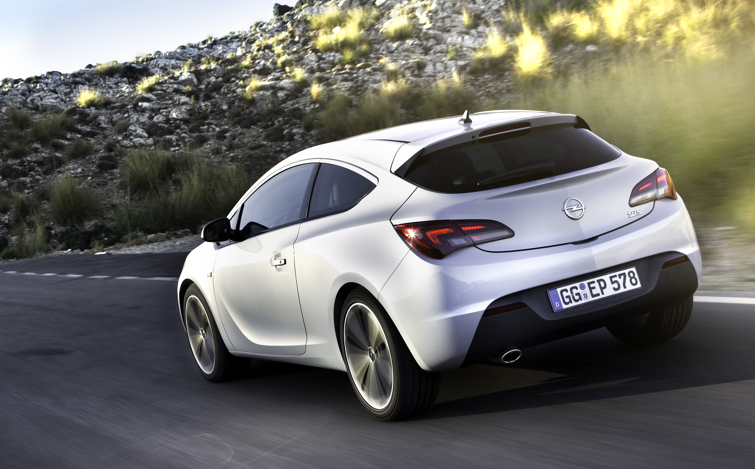 Хэтчбеки турбо. Opel Astra GTC. Opel Astra j GTC. Opel Astra GTC 2011.