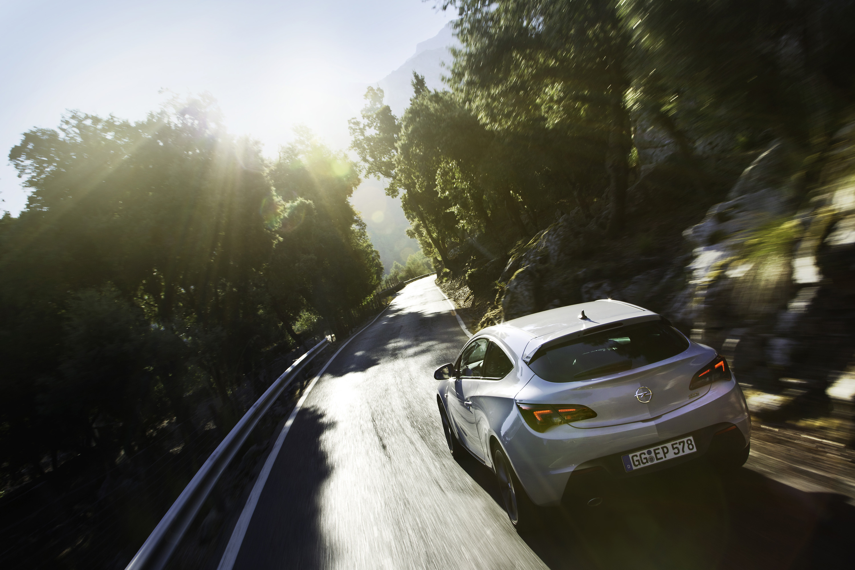 Opel Astra GTC photo #64