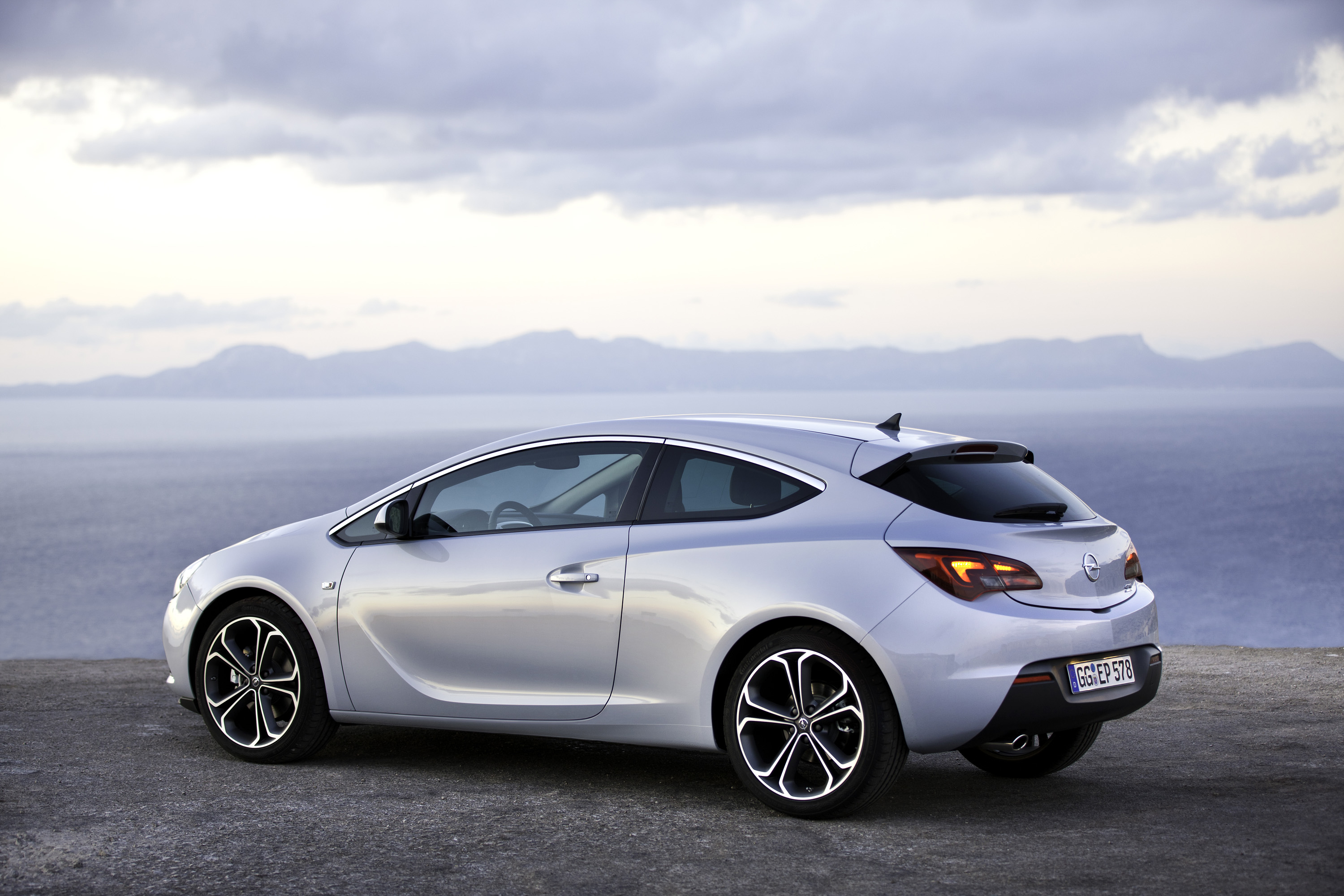 Opel Astra GTC photo #65