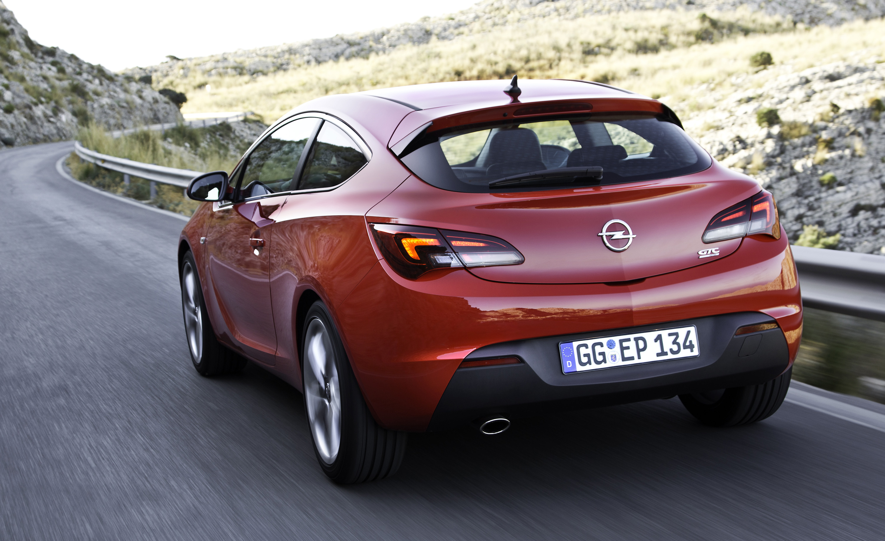 Opel Astra GTC photo #69