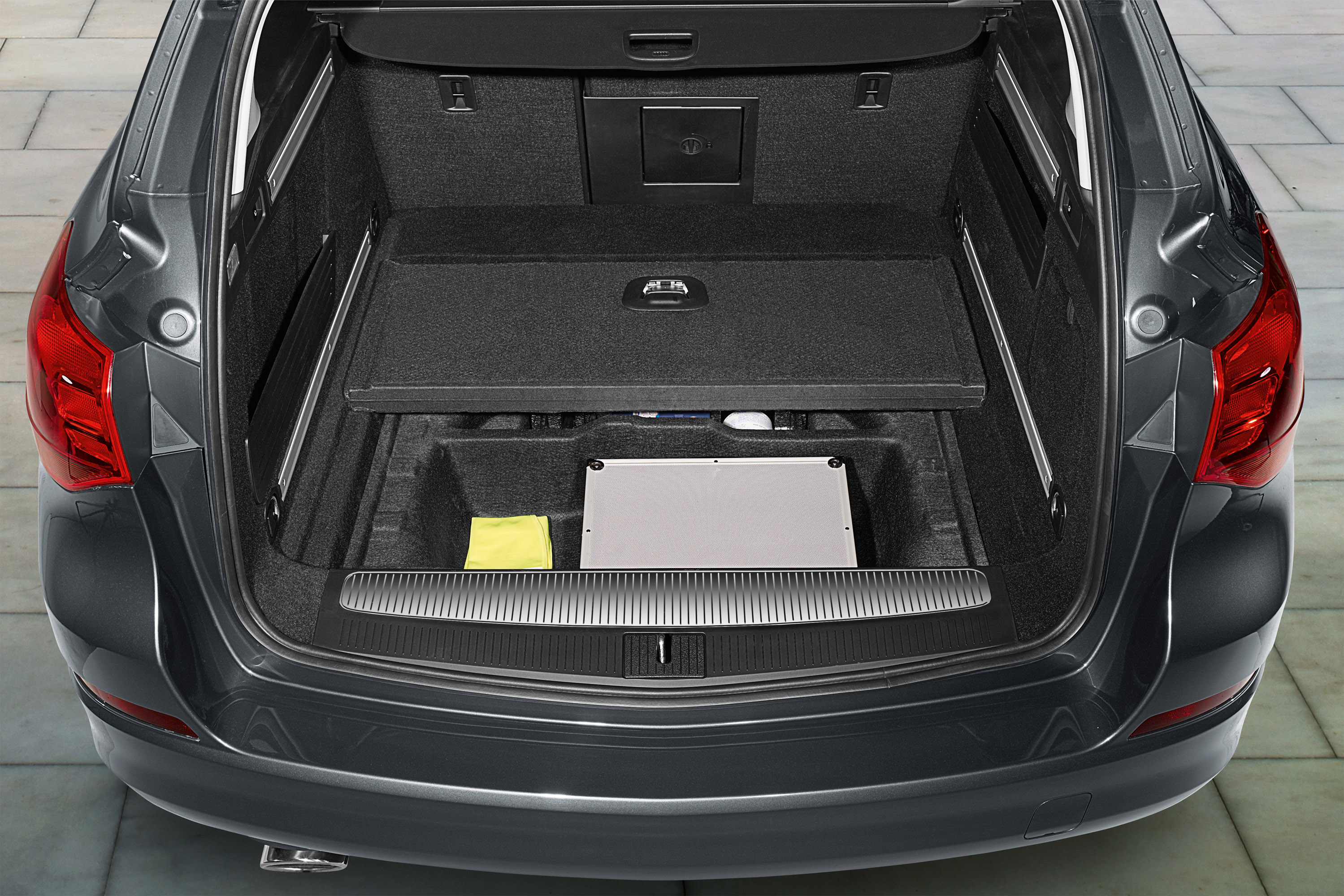 Opel Astra Sports Tourer photo #16